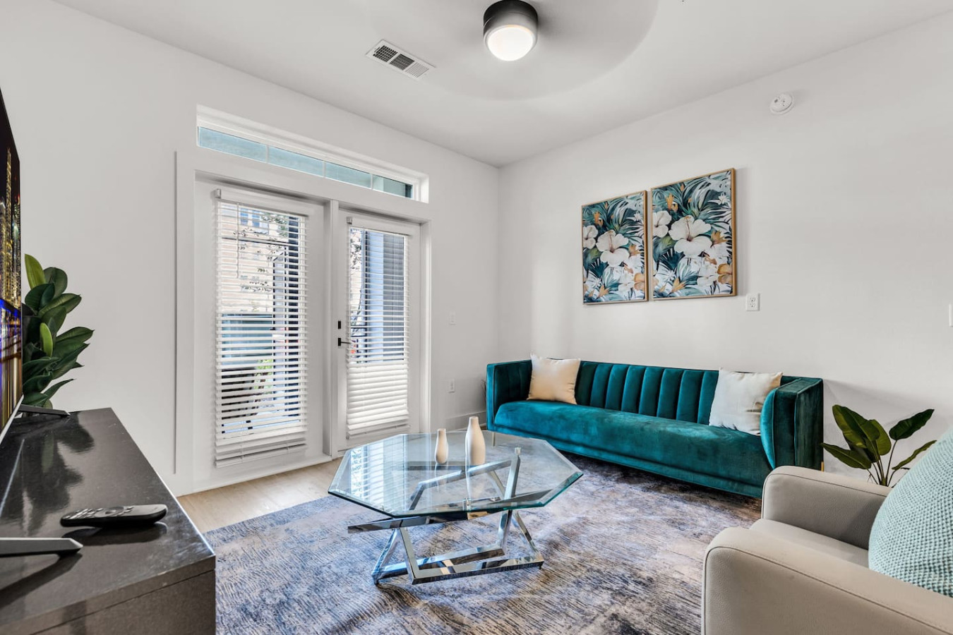 Villa Safran Apollo Beach: Luxury 2-Bedroom Apartment with Seaview and Pool, Hillsborough County