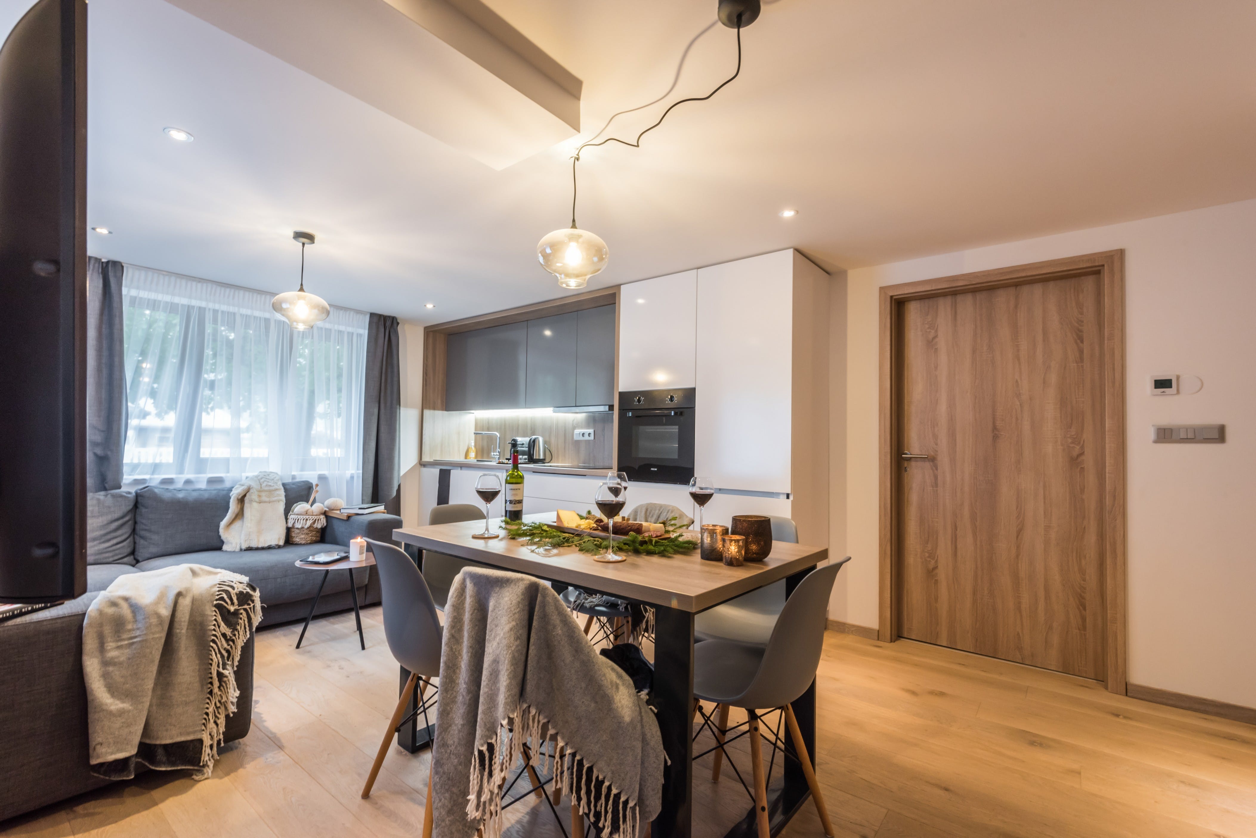 Villa Safran Ardent Morzine: Luxury 3-Bedroom Villa with Spa and Ski Access, Morzine