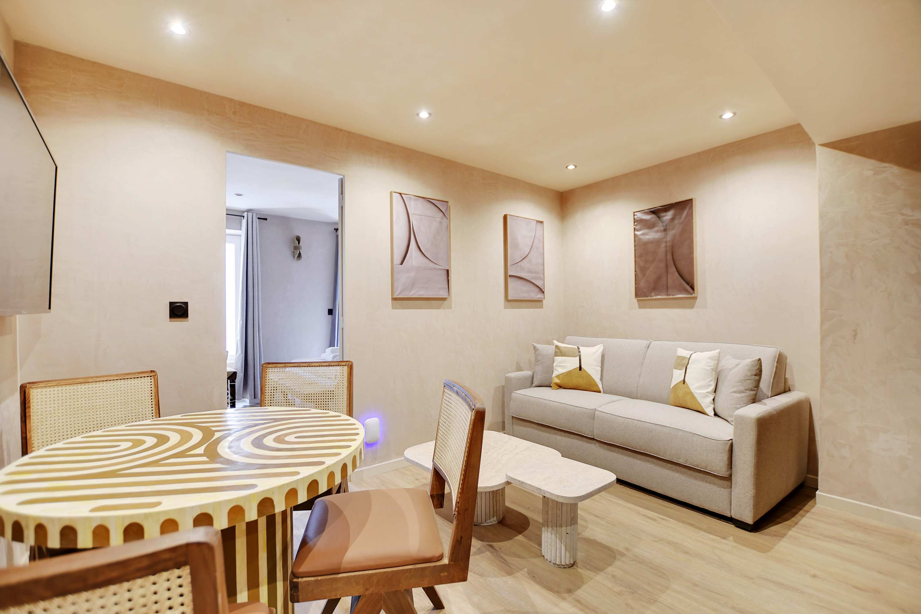 Villa Cramoisi Arts et Métiers Montorgueil – Les Halles: Luxury 1-Bedroom House with Spa Sauna in Montorgueil, Paris