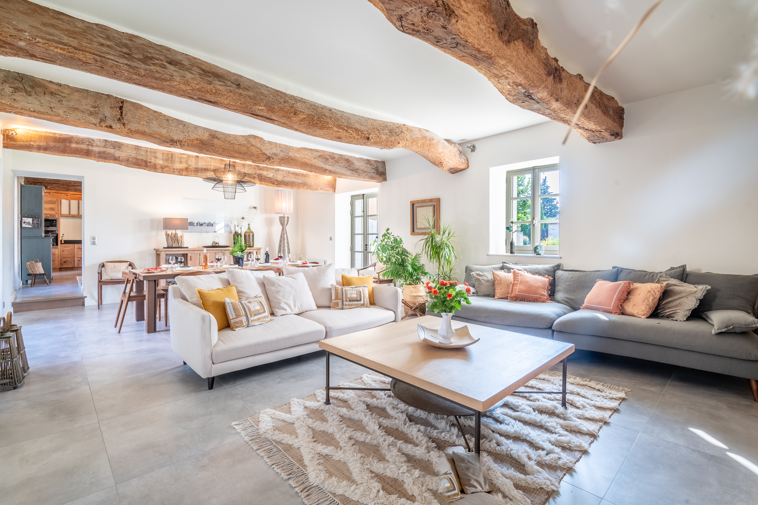 Villa Safran Beaumes Vaucluse: Luxury 6-Bedroom Villa with Private Pool and Hot Tub, Vaucluse Provence