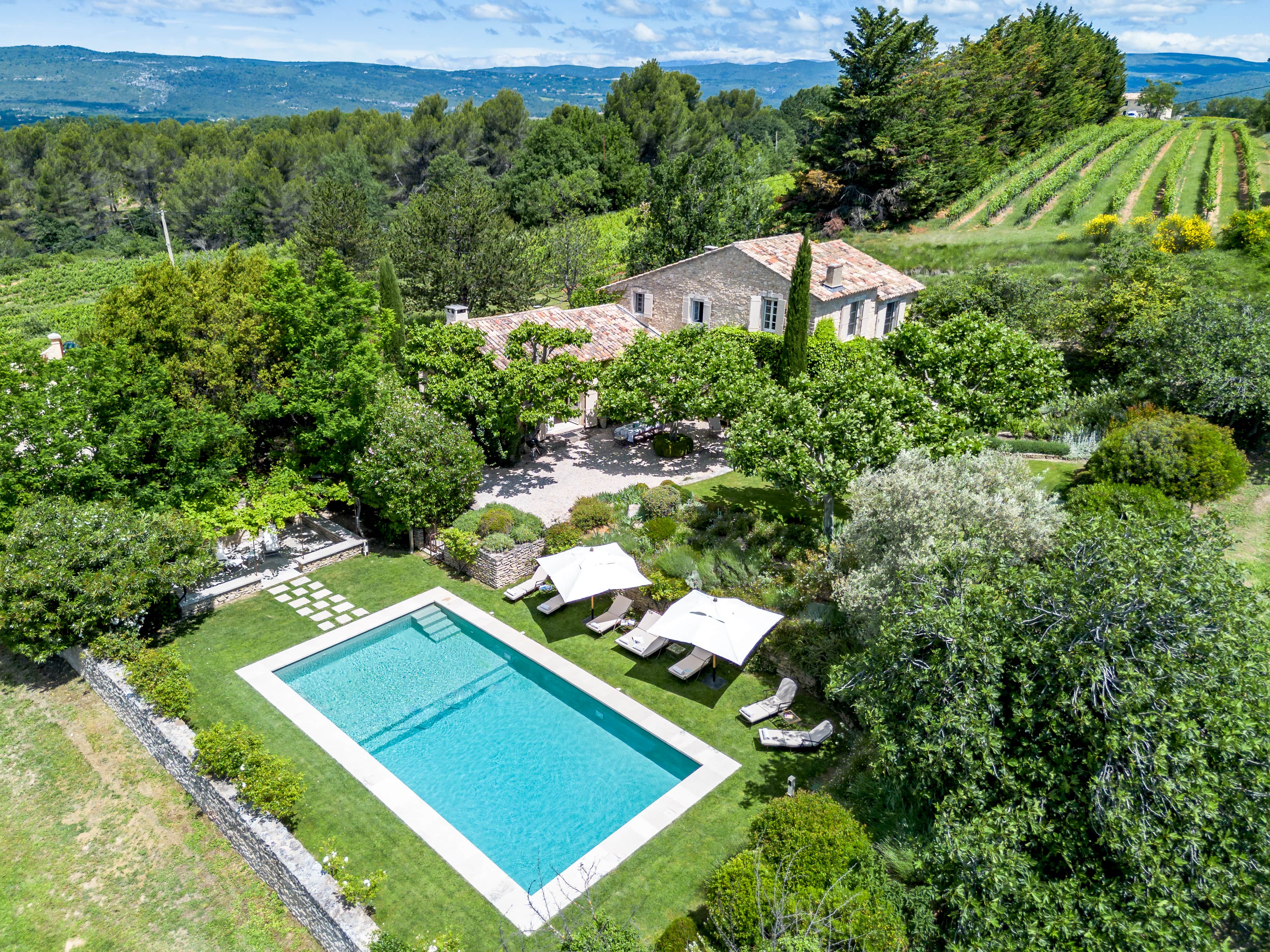 Villa Vardaris Saint-Rémy Provence: Luxury 5-Bedroom Villa with Heated Pool and Air Conditioning, Vaucluse Provence