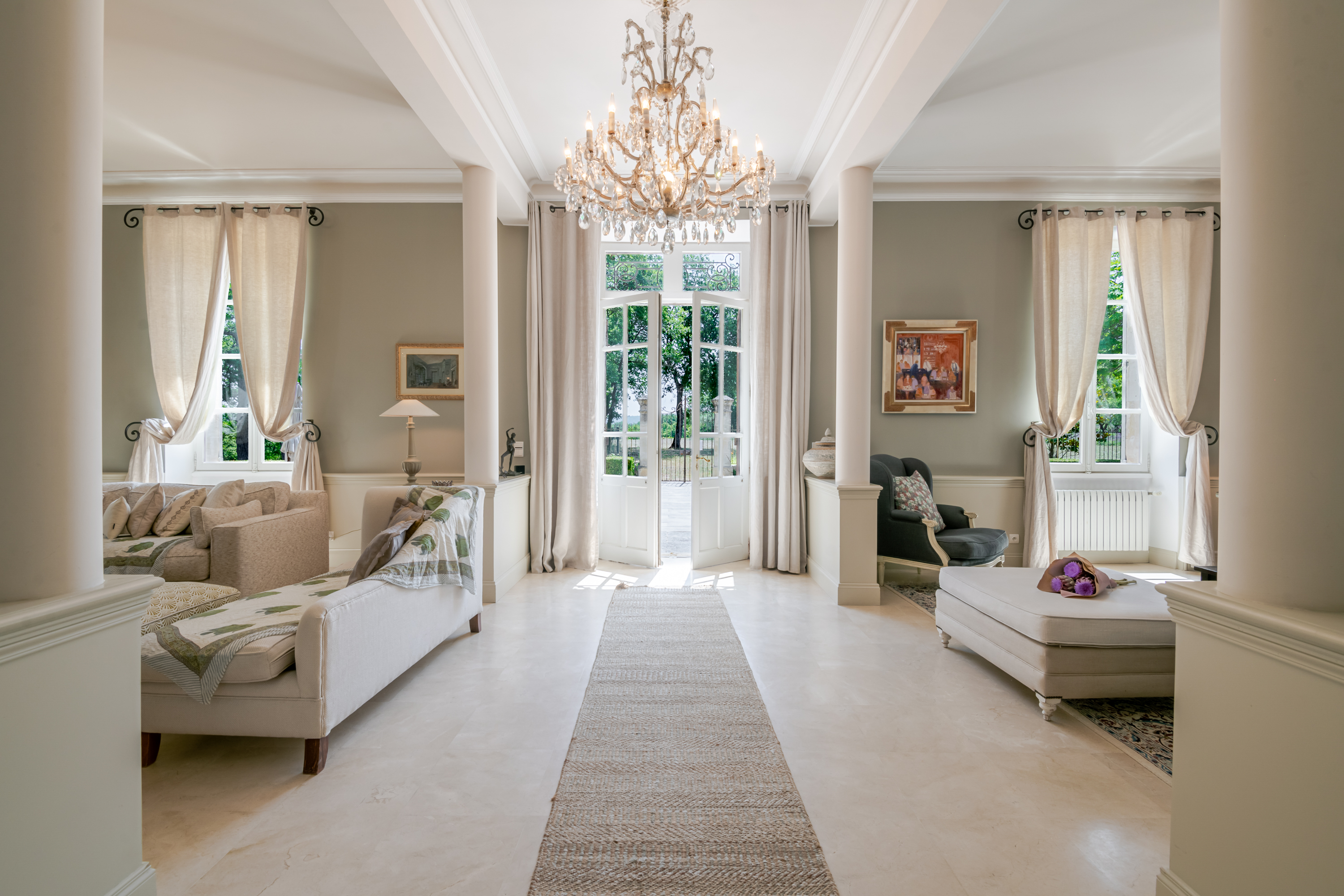 Villa Safran Beauregard Vaucluse: Luxury 8-Bedroom Villa with Private Pool and Tennis Court, Vaucluse Provence