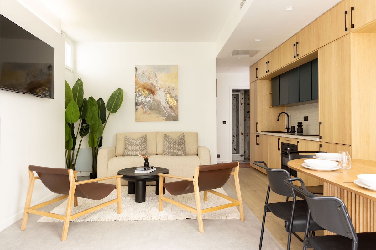 Villa Safran Belleville Paris: Luxury 3-Bedroom Apartment with Air-Con and Private Parking, Belleville Paris