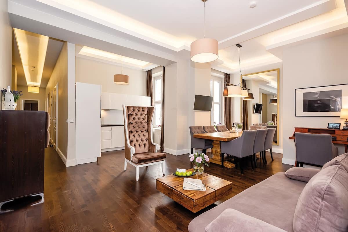 Villa Safran Bellevue Tiergarten: Luxury 3-Bedroom Apartment with Spa and Private Parking in Tiergarten, Berlin
