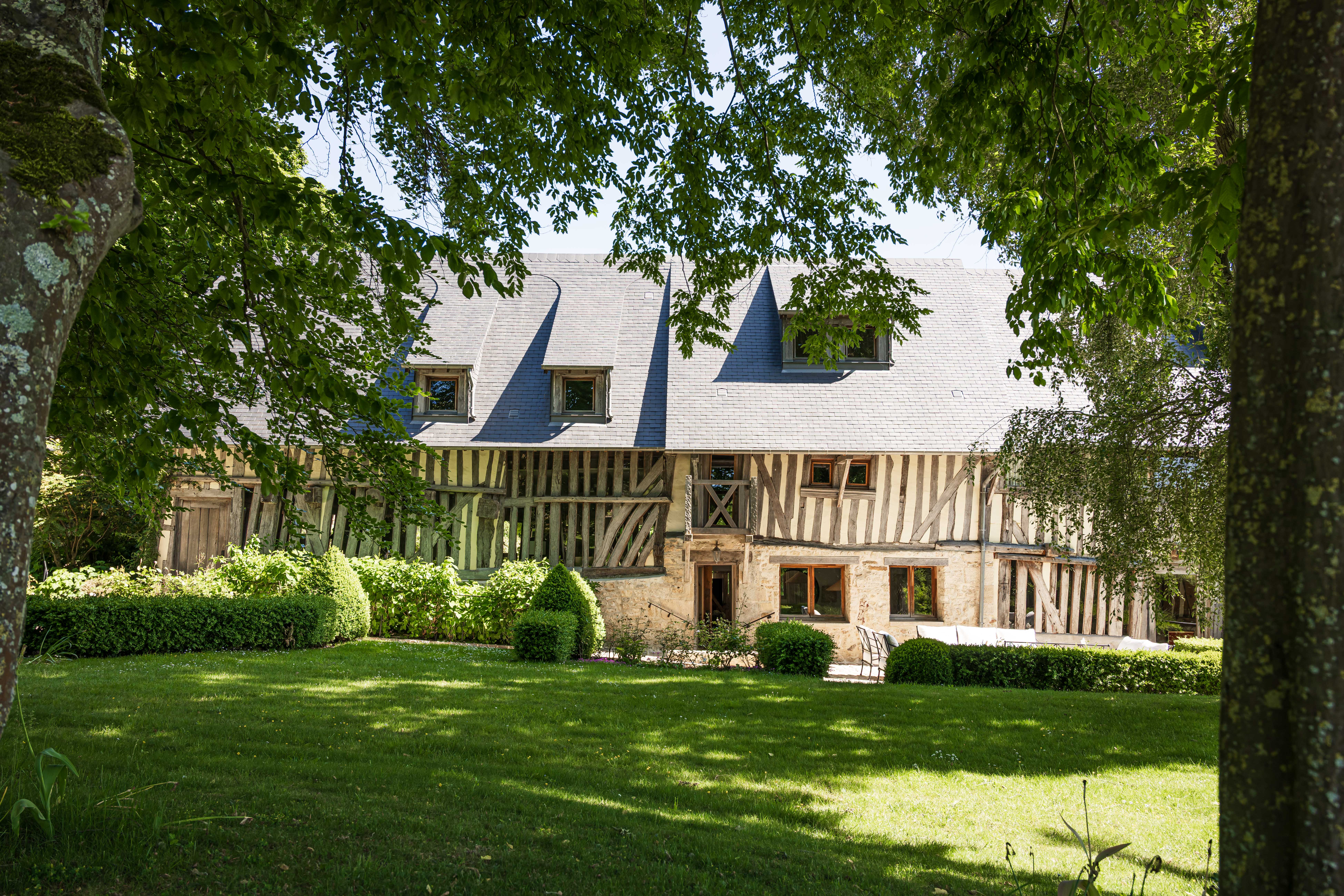 Villa Safran Beuzeval Calvados: Luxury 7-Bedroom Villa with Heated Pool and Sauna, Calvados