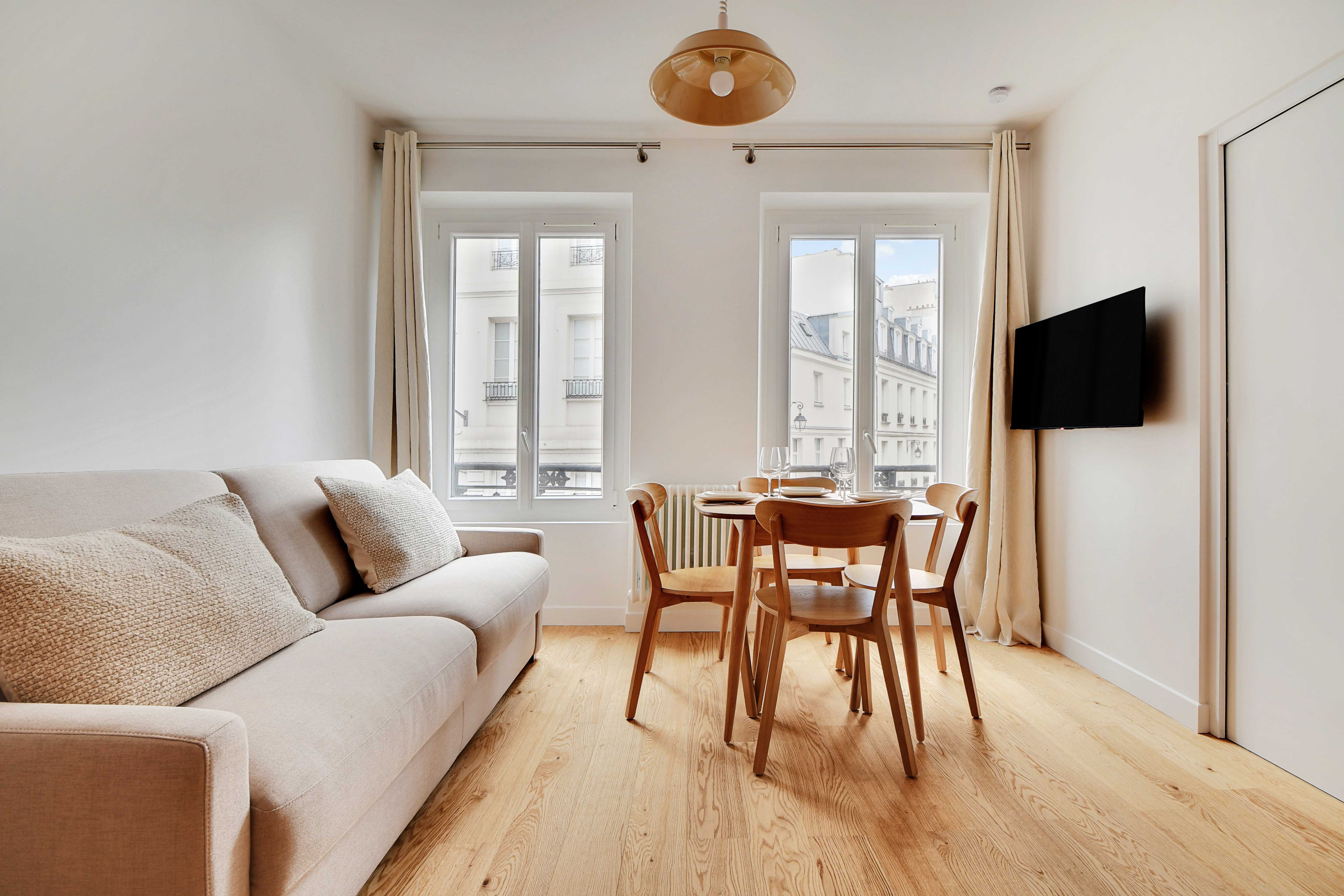 Villa Ponente Saint-Denis Grands Boulevards: Luxury 1-Bedroom Apartment with Spa and Family-Friendly Features, Grands Boulevards