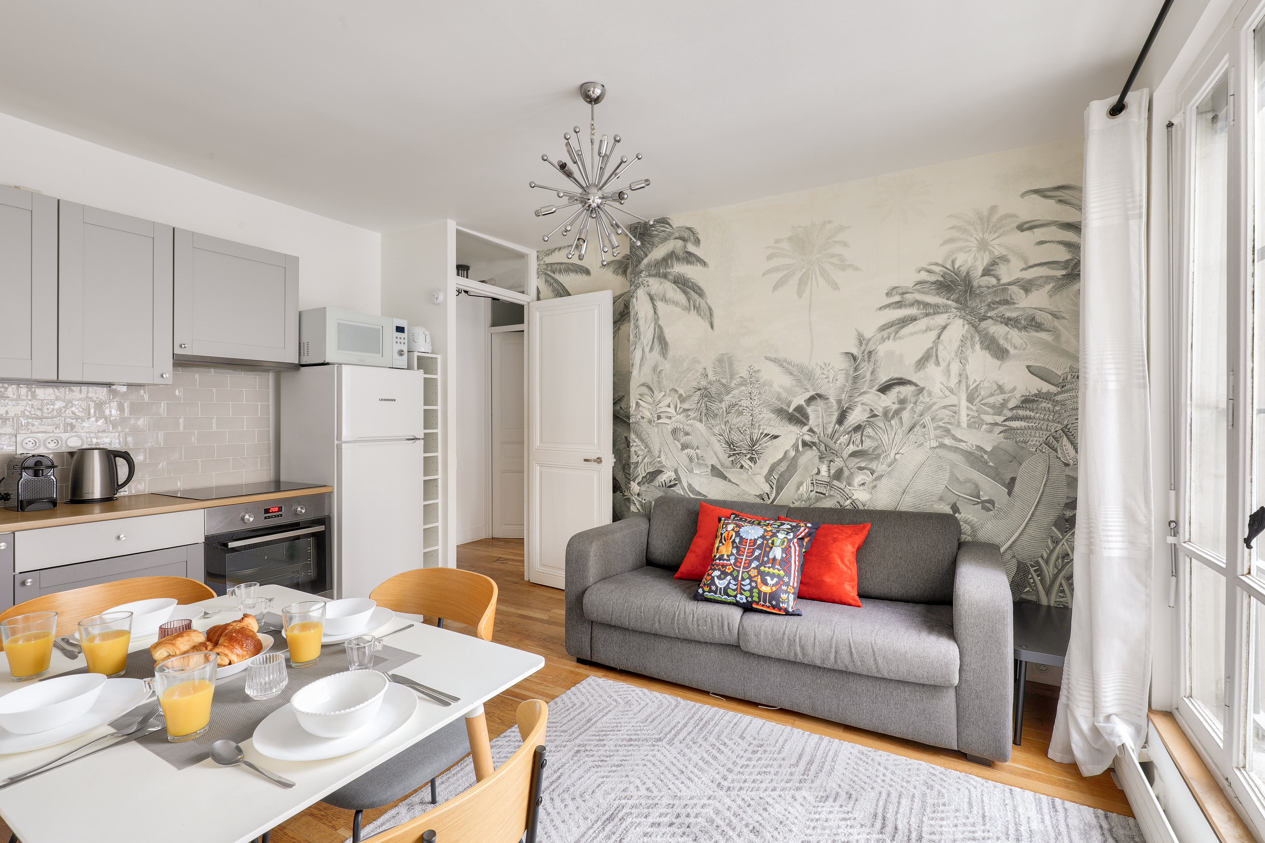 Villa Safran Bonne Nouvelle Paris 26678: Luxury 2-Bedroom Apartment with Spa and Family-Friendly Features, Grands Boulevards Paris