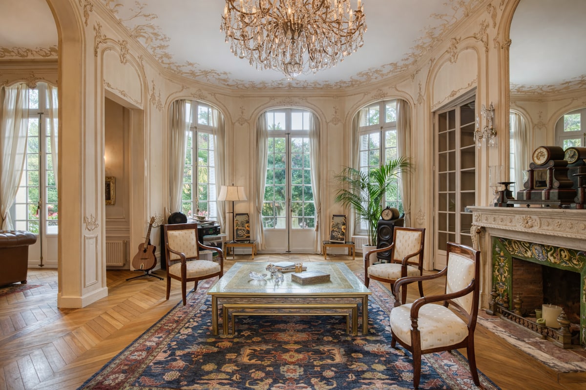 Villa Safran Bougival Yvelines: Luxury 7-Bedroom Villa with Spa and Billiards, Yvelines, Île-de-France