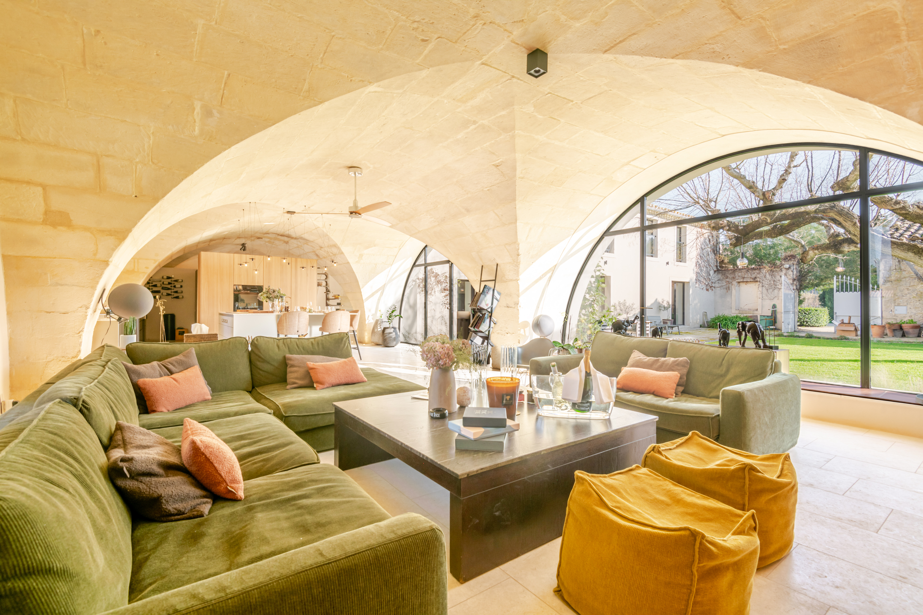 Villa Safran Boulbon Arles: Luxury 4-Bedroom Villa with Private Pool and Spa in Arles, Provence