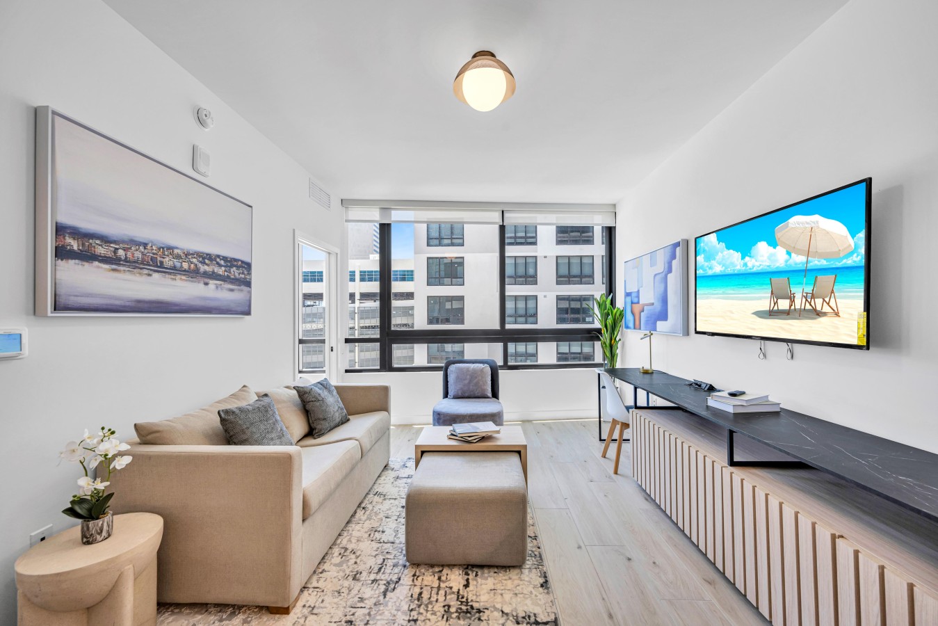 Villa Safran Brickell Miami: Luxury 2-Bedroom Apartment with Rooftop Pool and Sea Views, Downtown Miami
