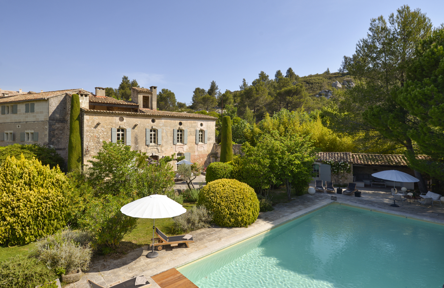 Villa Safran Calade Arles: Luxury 6-Bedroom Villa with Private Pool and Air Conditioning, Arles