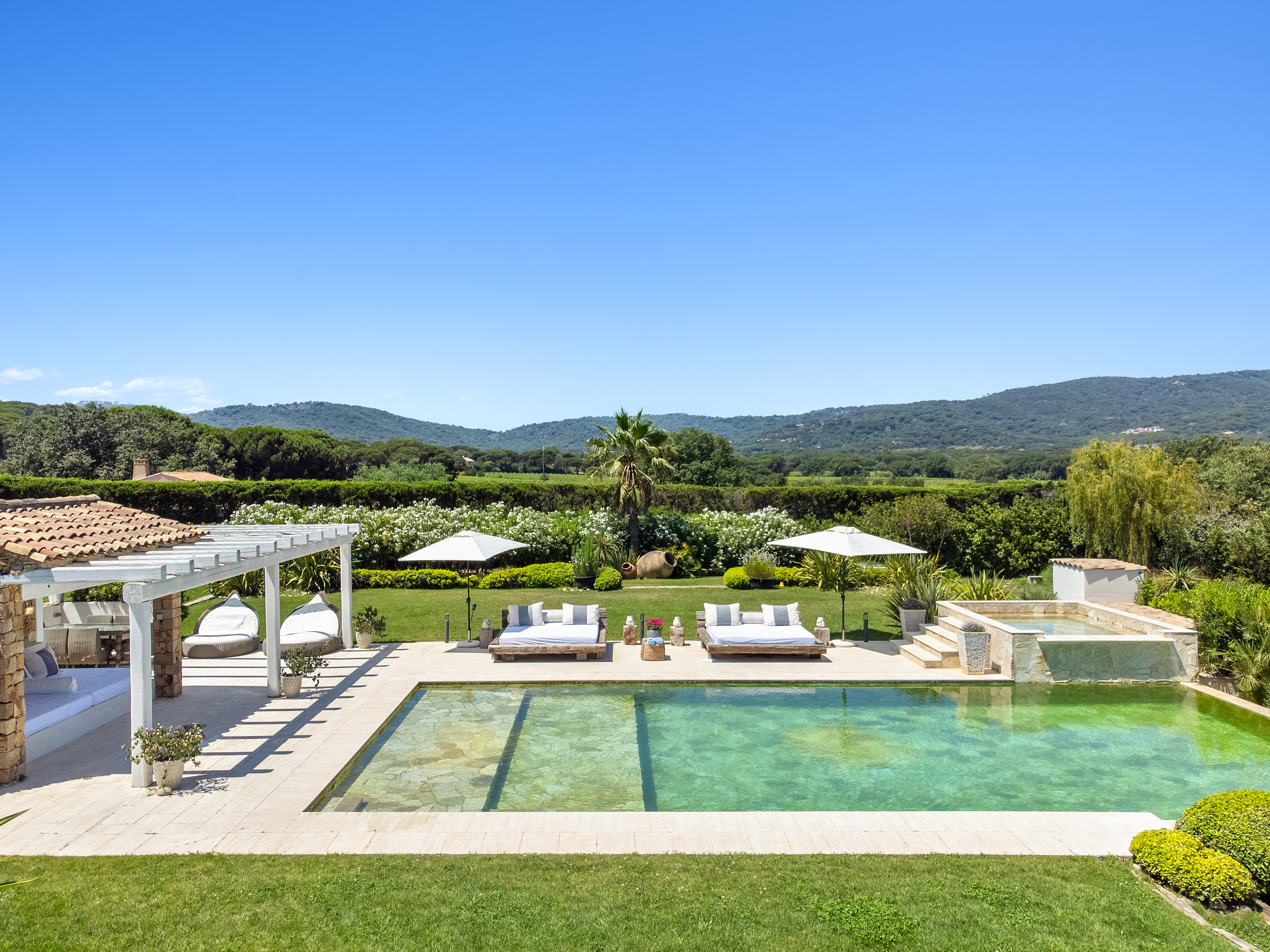 Villa Safran Calanque des Anglais Saint-Tropez: Spacious 7-Bedroom Apartment with Pool and Sauna in Saint-Tropez