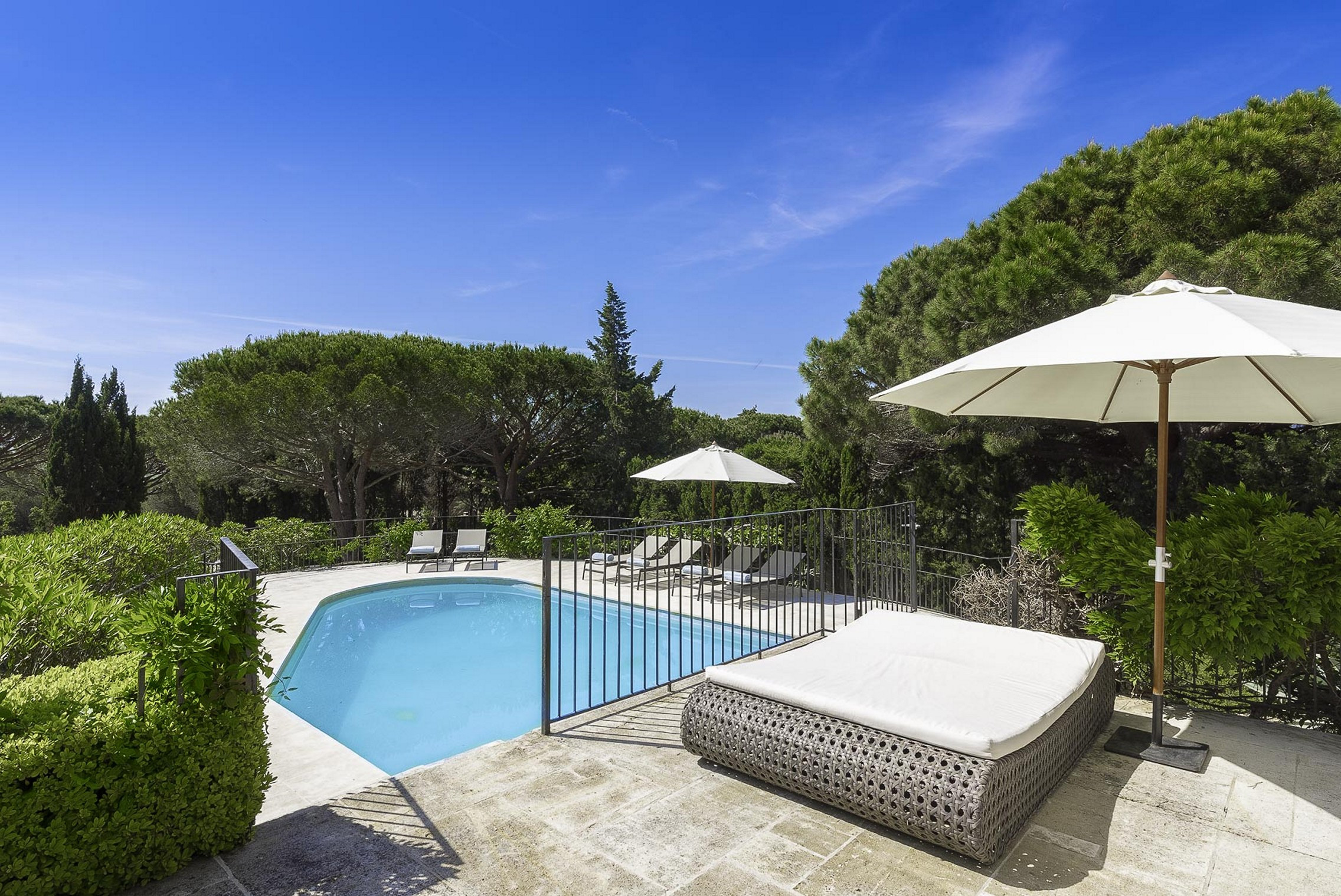 Villa Safran Calanque des Juments Saint-Tropez: Luxury 5-Bedroom Villa with Private Pool and Sea Views, Saint-Tropez