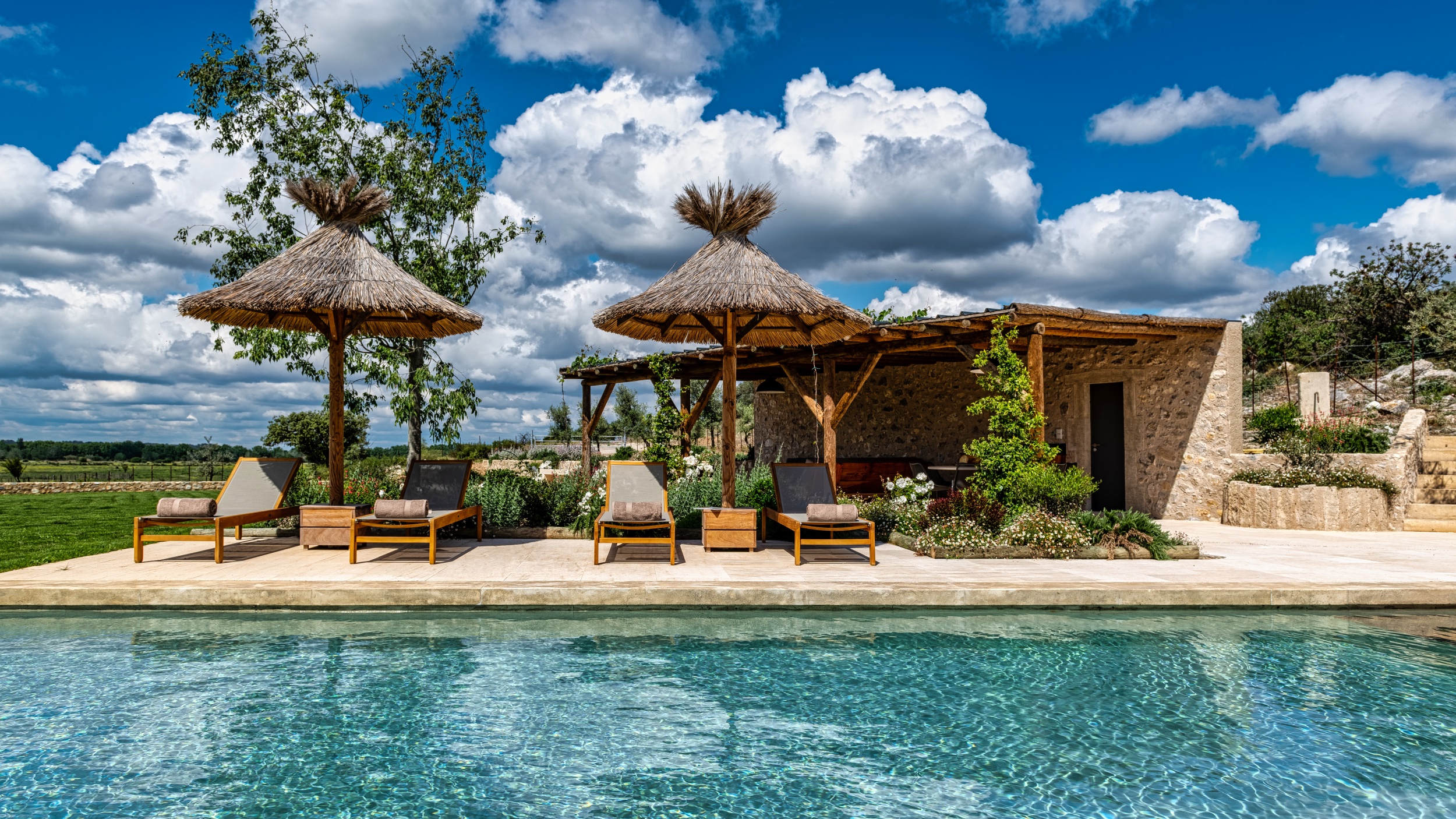Villa Safran Calavon Arles: Luxury 7-Bedroom Villa with Pool and Spa, Saint-Rémy-de-Provence