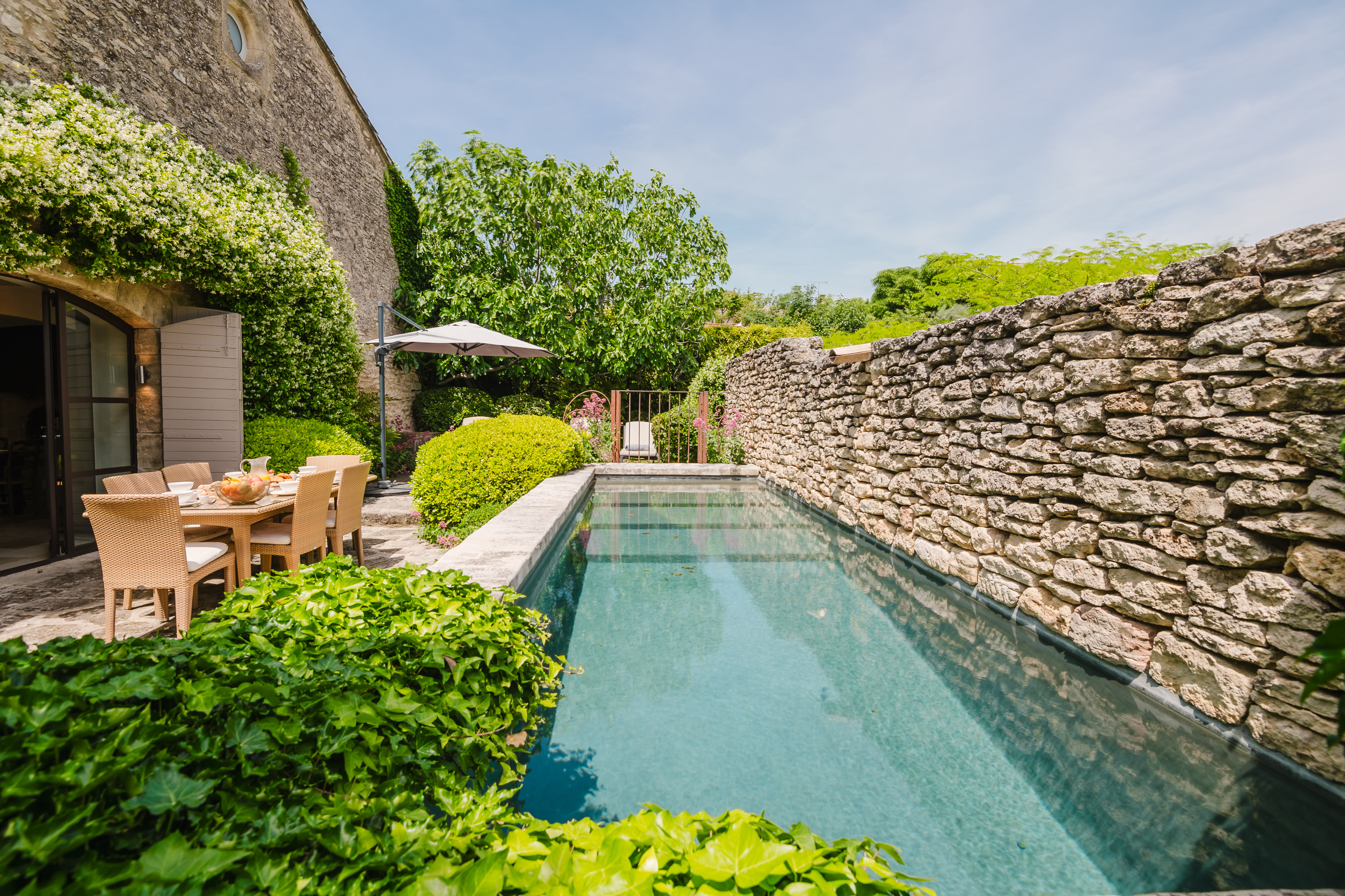 Villa Safran Calavon Vaucluse: Luxury 3-Bedroom Villa with Private Pool and Air-Con, Vaucluse Provence