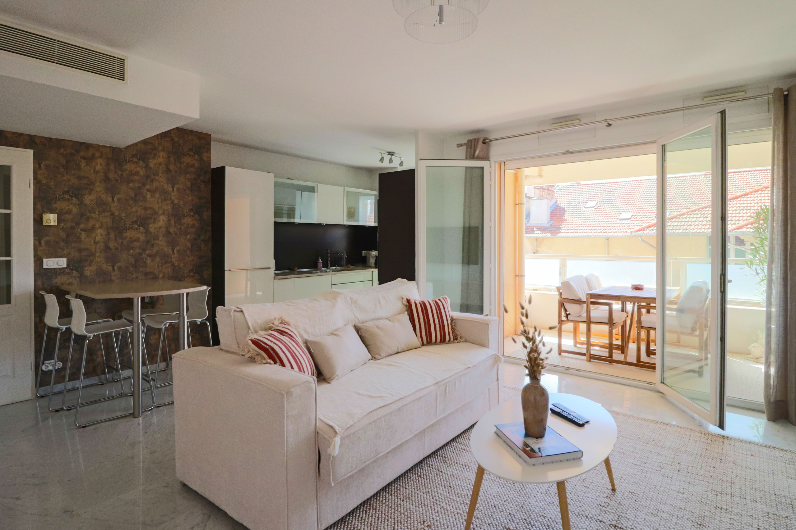 Villa Cramoisi Rue du Dr Picaud Cannes: Luxury 2-Bedroom Apartment with Sea View and Spa in Cannes