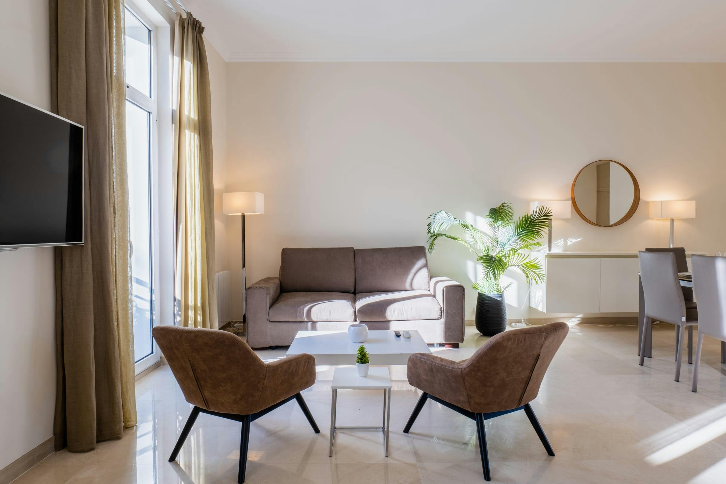 Villa Poniente Plage de la Croisette Cannes: Luxury 2-Bedroom Villa with Spa and Private Parking, Cannes