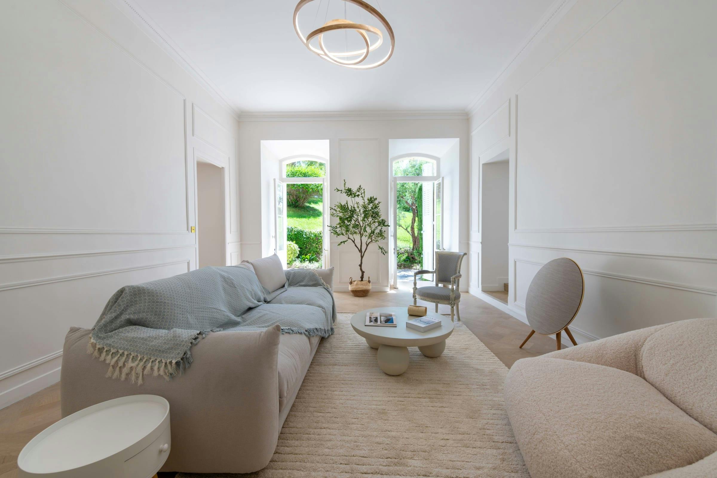 Villa Crépuscule Place de l’Oratoire Cannes: Luxury 2-Bedroom Apartment with Sea Views and Tennis Court, Cannes