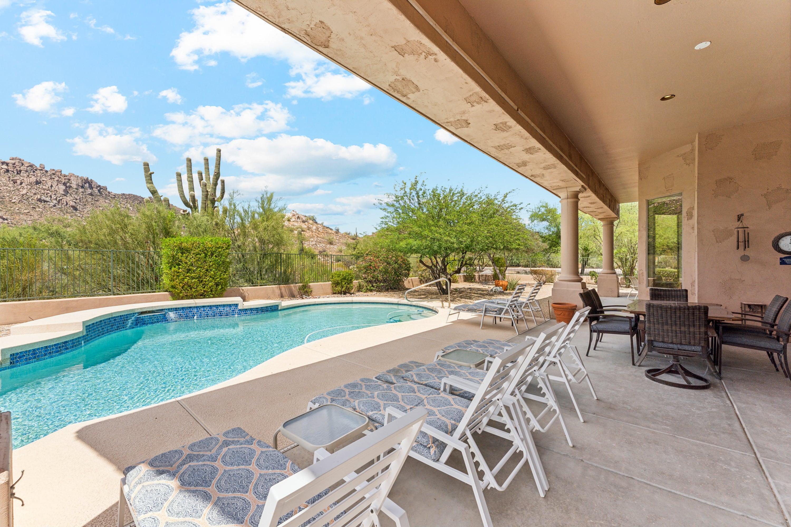 Villa Safran Camelback Paradise Valley: Luxury 4-Bedroom Villa with Heated Pool and Hot Tub, Paradise Valley