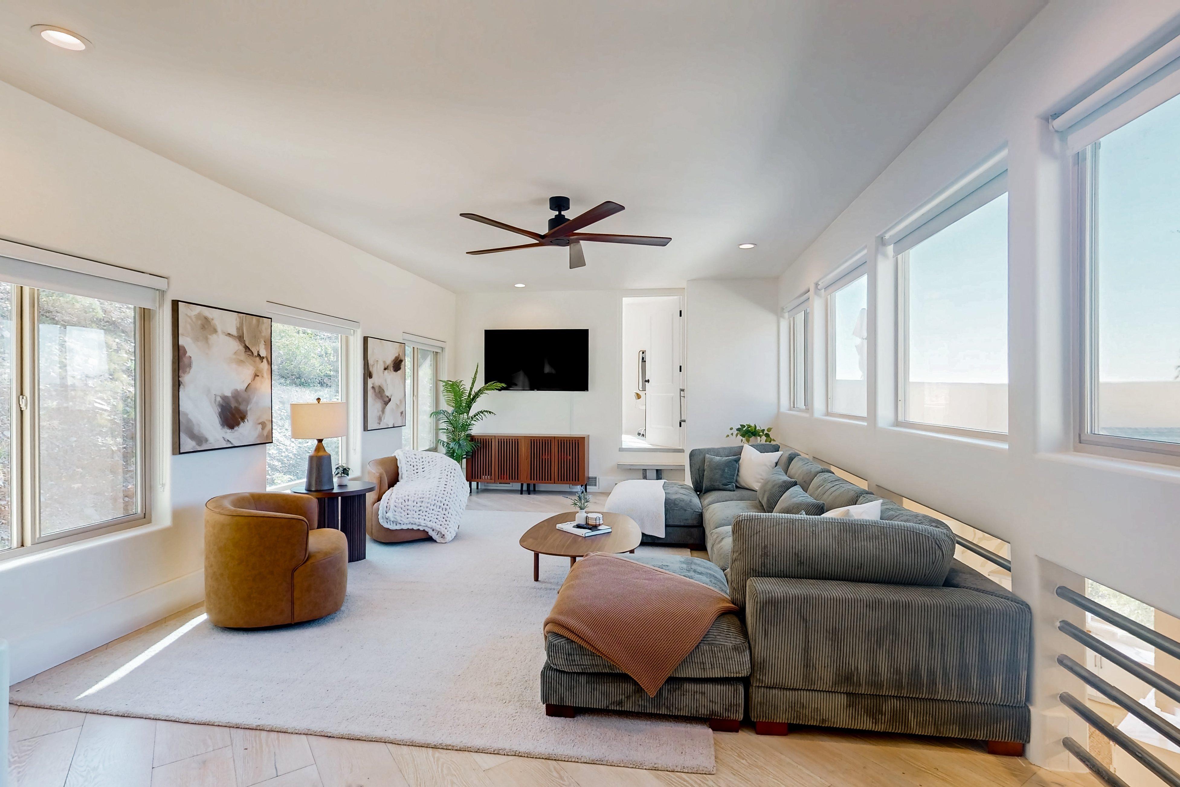 Villa Alborada Tatum Paradise Valley: Luxury 4-Bedroom Villa with Mountain Views and Private Parking, Paradise Valley
