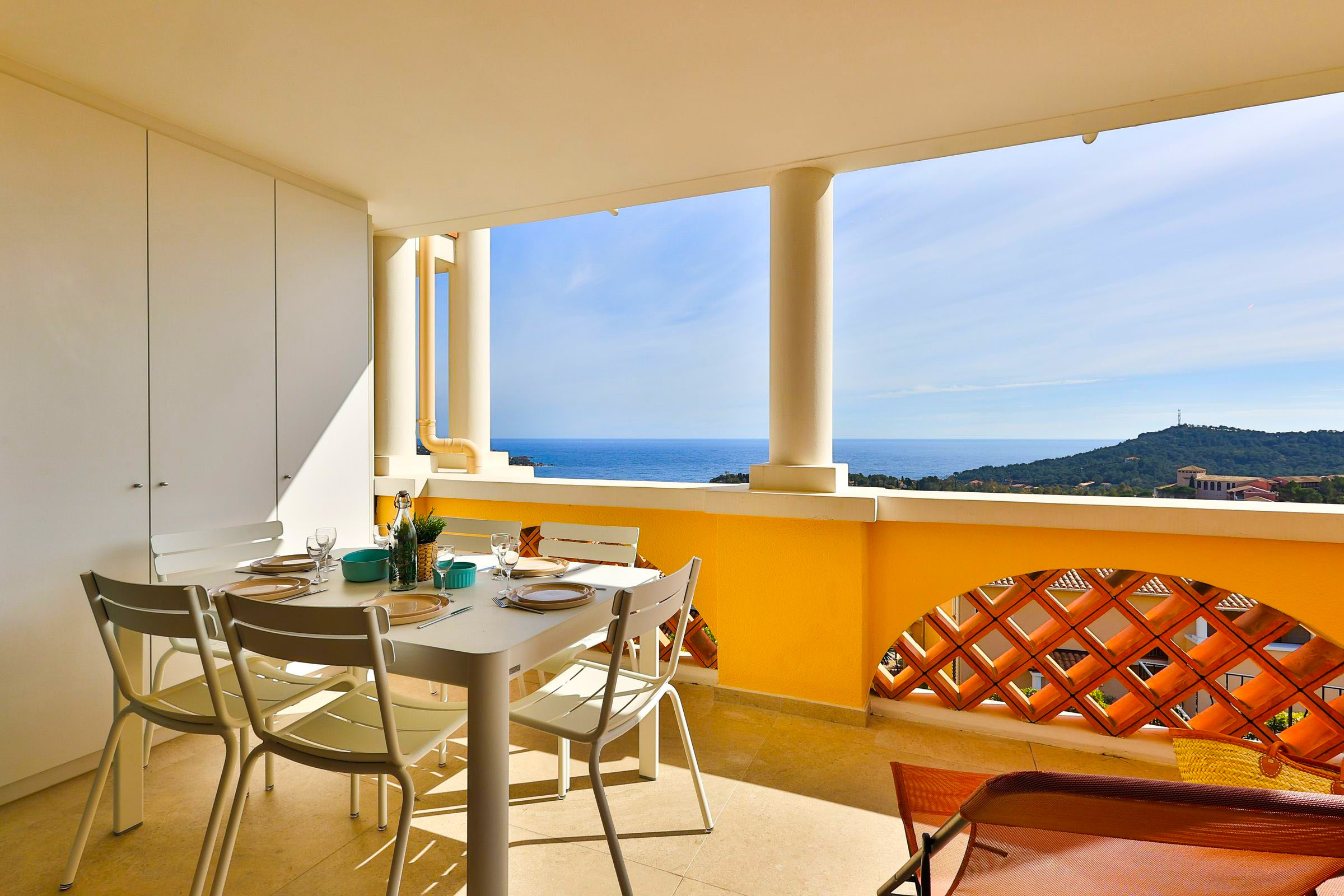 Villa Safran Cap-Esterel Cannes: Luxury 2-Bedroom Apartment with Hot Tub and Sea Views, Cannes French Riviera