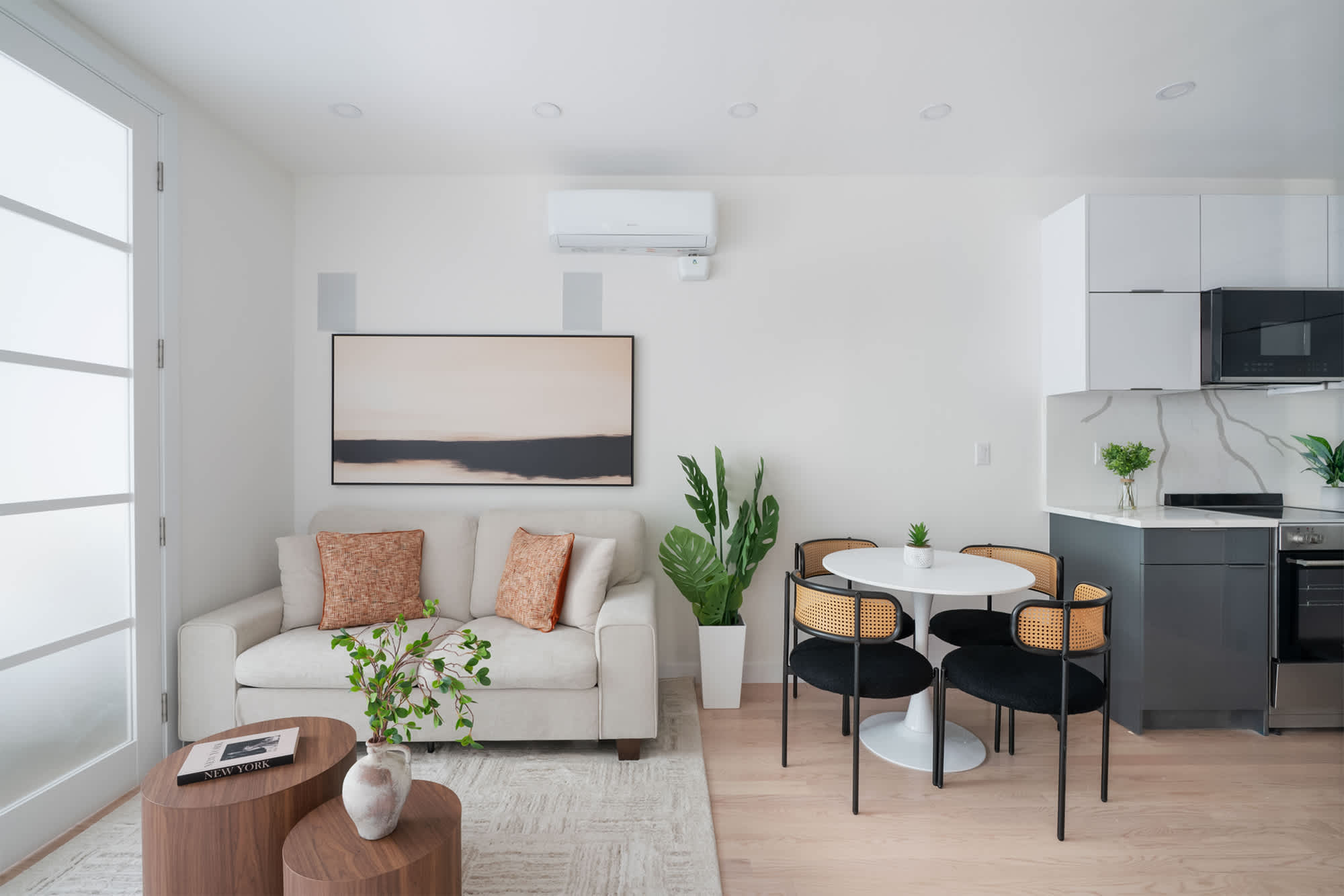 Villa Safran Carl Schurz: Luxury 2-Bedroom Apartment with Spa and Parking, Upper East Side