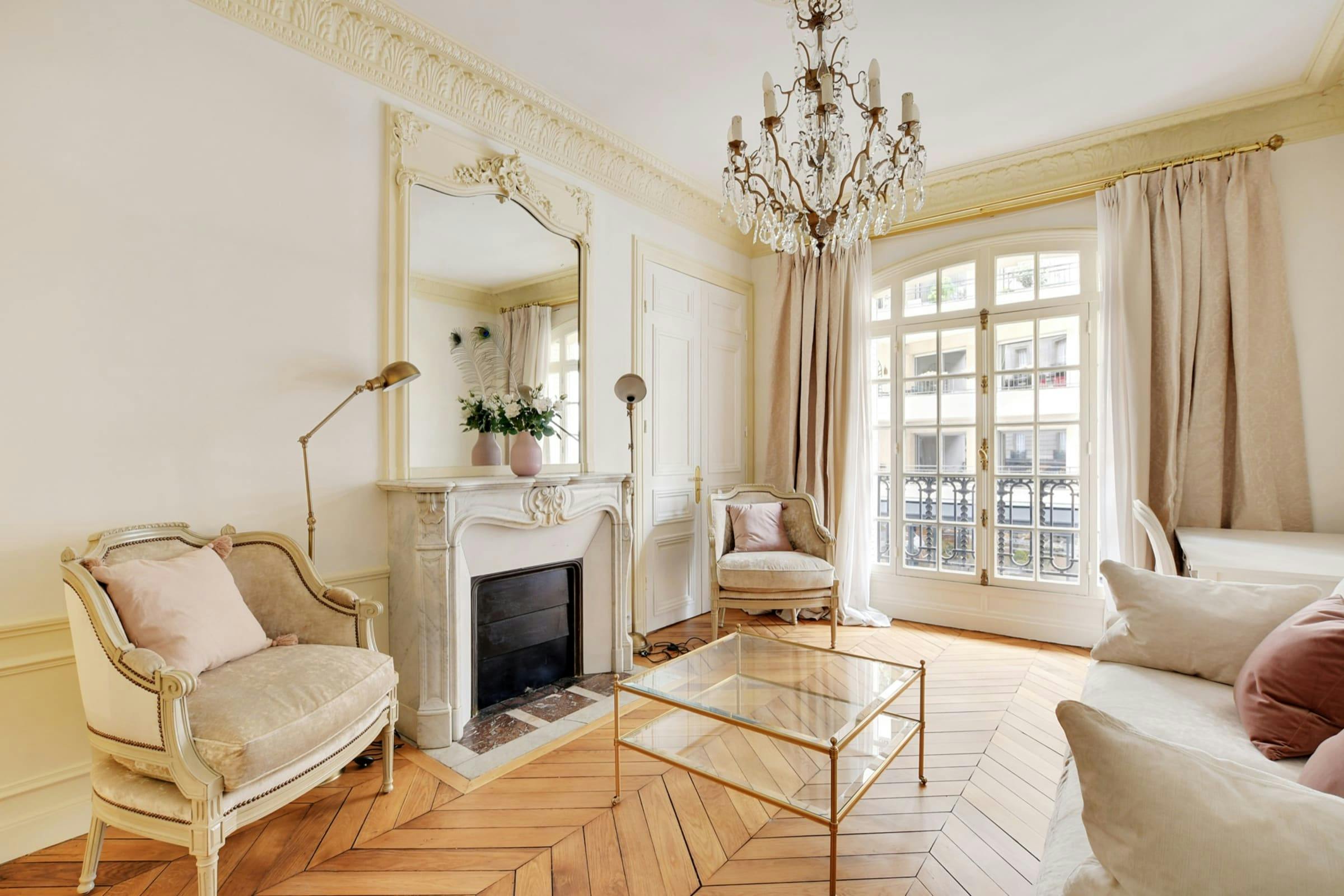 Villa Loggia Rue de Longchamp Trocadéro: Chic 2-Bedroom Apartment with Spa and Balcony, Trocadéro Paris
