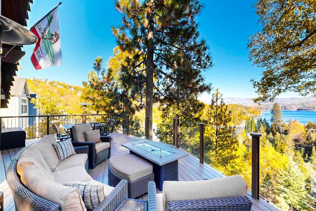 Villa Safran Chapel Lakearrowhead: Luxury 3-Bedroom Villa with Hot Tub and Lake Views, Lake Arrowhead