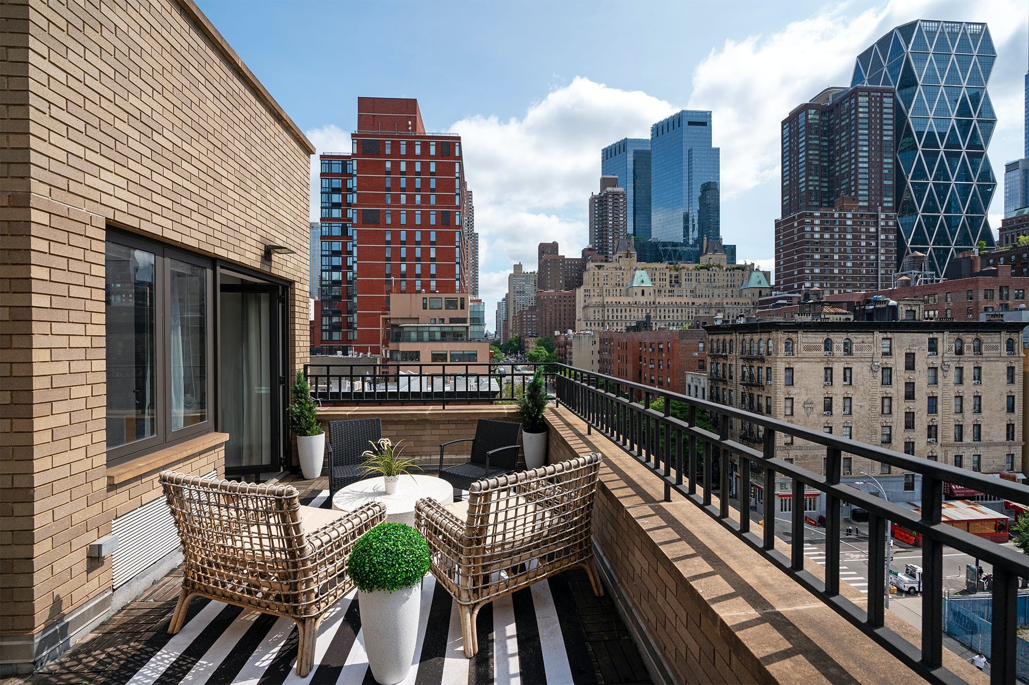 Villa Safran Clinton Hell’s Kitchen 1091689: Luxury 2-Bedroom Apartment with Private Terrace and Air-Con, Hell’s Kitchen