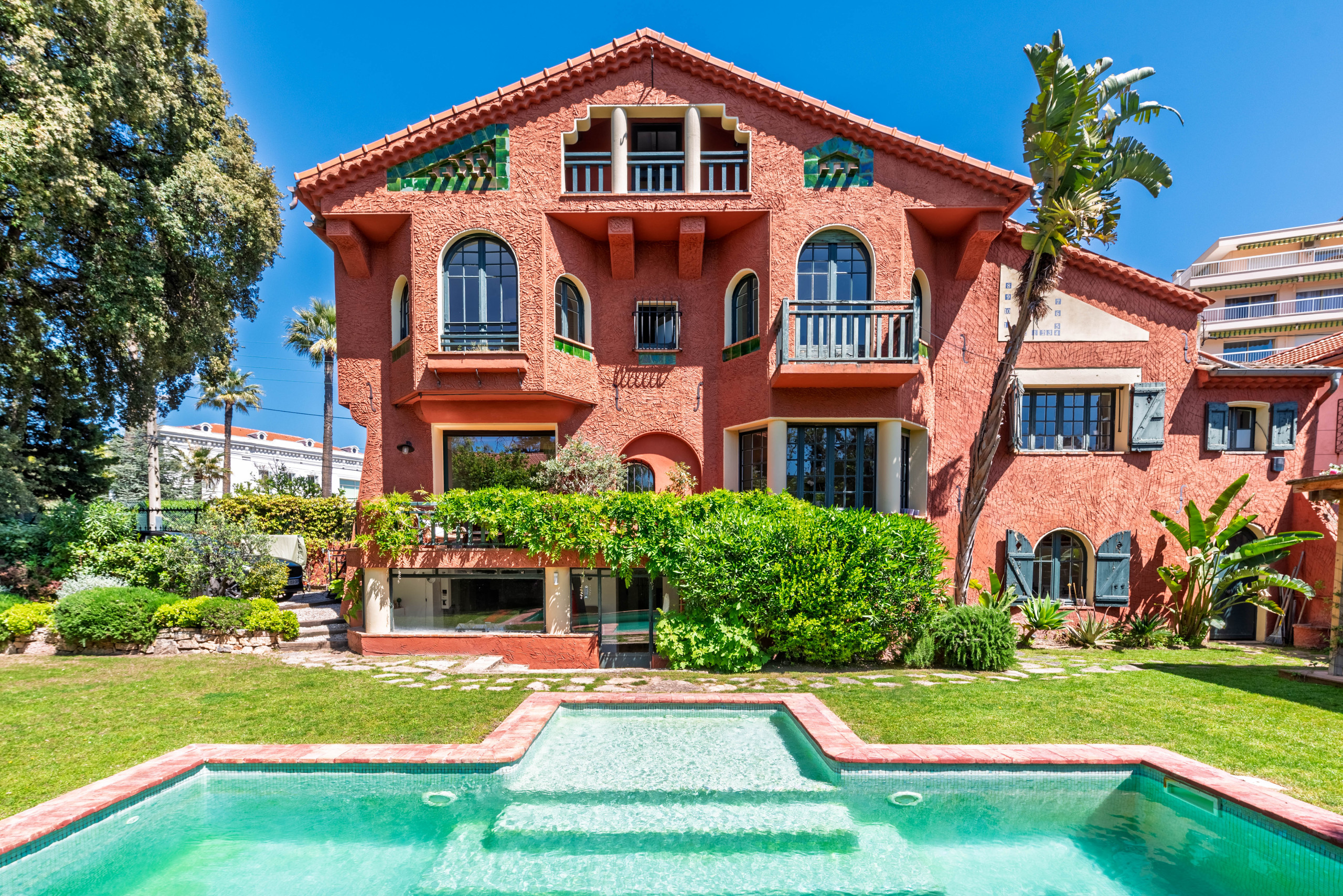 Villa Vardaris Avenue Max Lindemann Cannes: Luxury 4-Bedroom Villa with Private Pool and Sea Views, Cannes