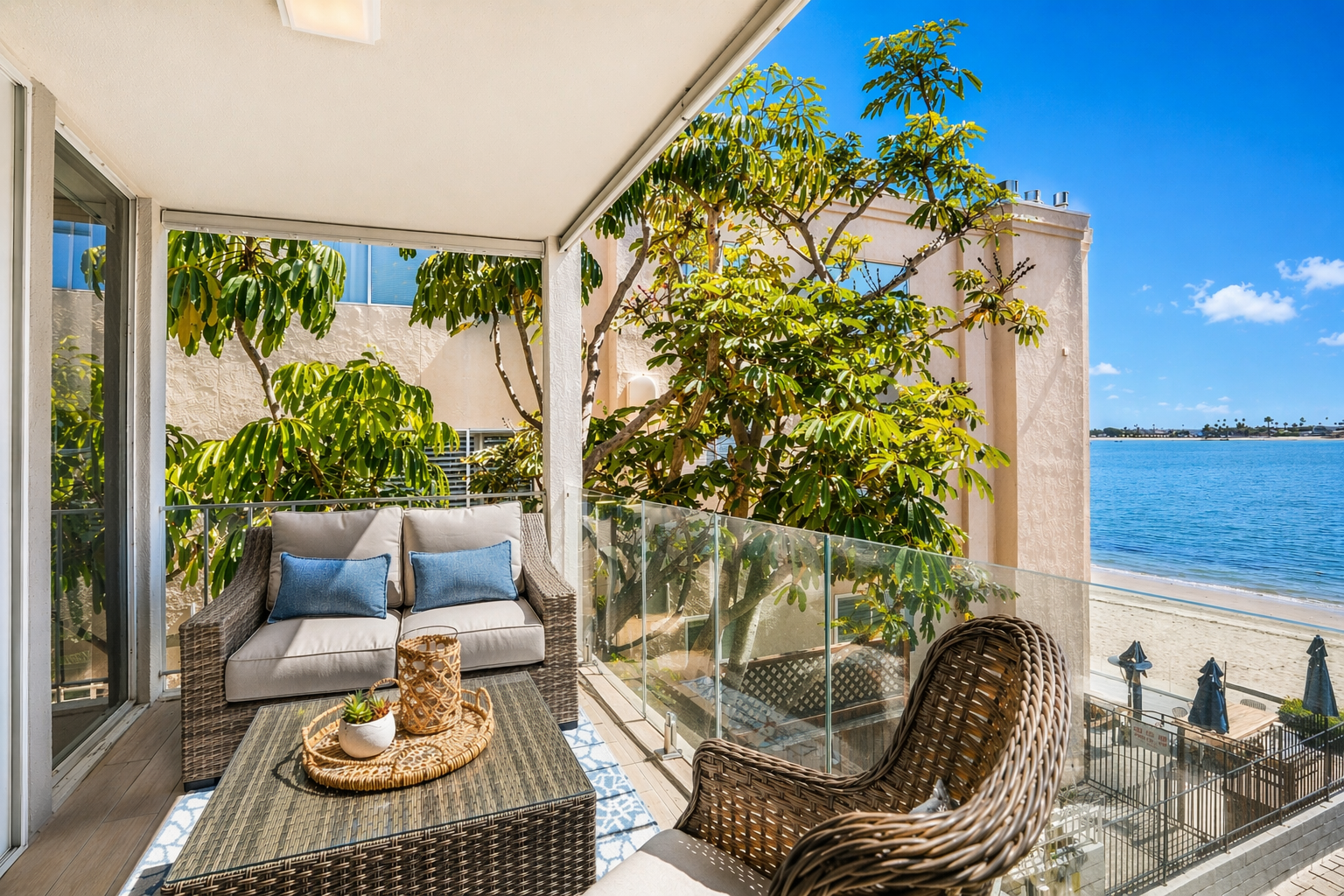 Villa Safran Crown Point San Diego: Luxury 2-Bedroom Apartment with Seaview and Pool, Mission Beach