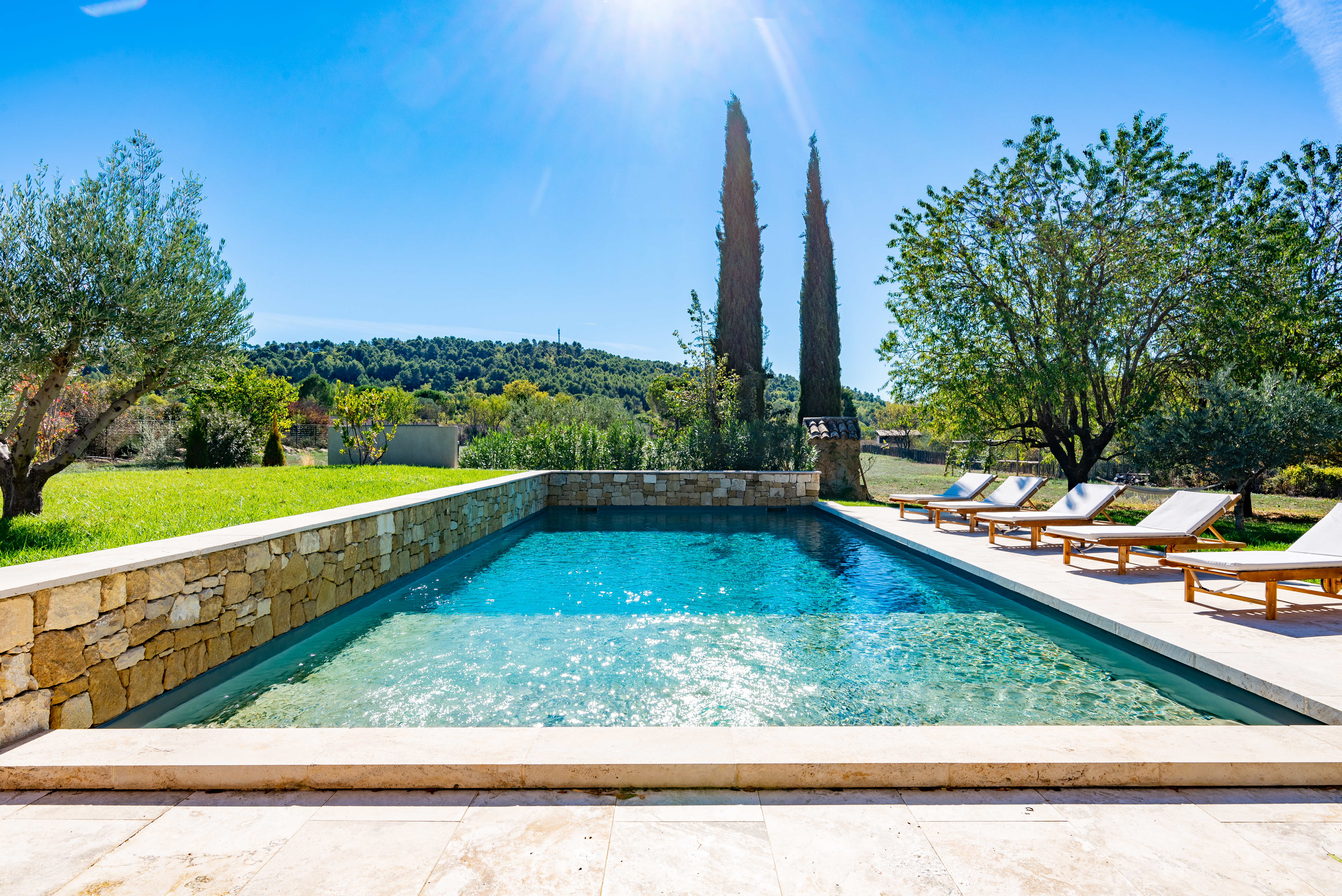 Villa Safran Cucuron Vaucluse: Luxury 4-Bedroom Villa with Private Pool and Air-Con, Vaucluse Provence