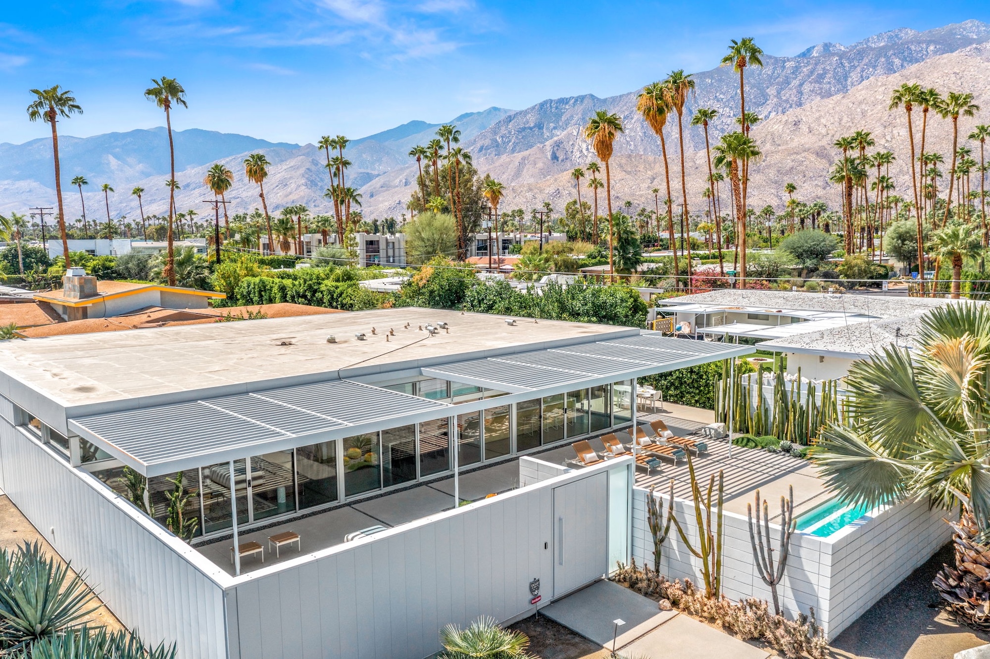 Villa Safran Deepwell Palm Springs: Luxury 3-Bedroom Villa with Private Pool and Spa, Palm Springs