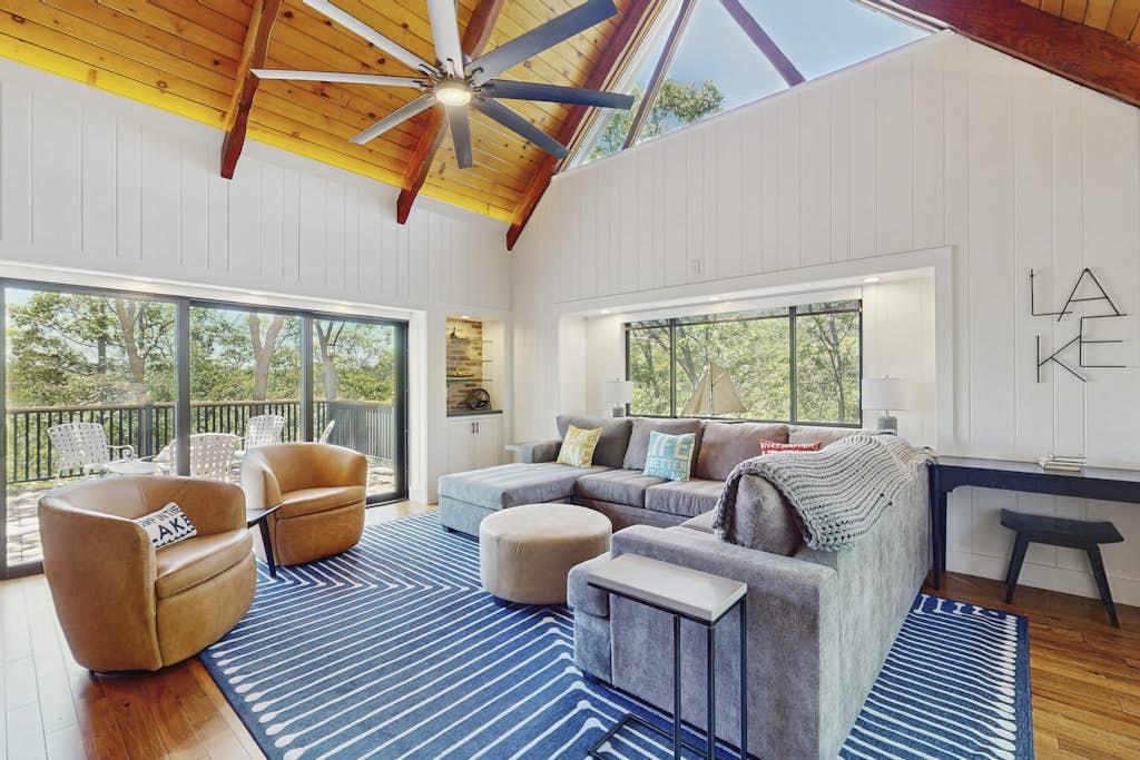 Villa Safran Deepwood Lakearrowhead: Luxury 4-Bedroom Villa with Spa and Fireplace, Lake Arrowhead