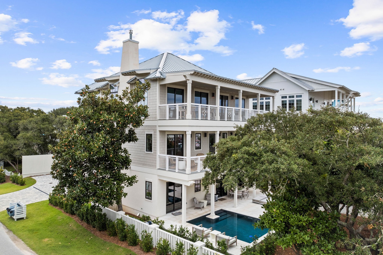 Villa Safran Deer Lake Santa Rosa: Luxury 7-Bedroom Villa with Private Pool and Hot Tub, Walton County Alabama