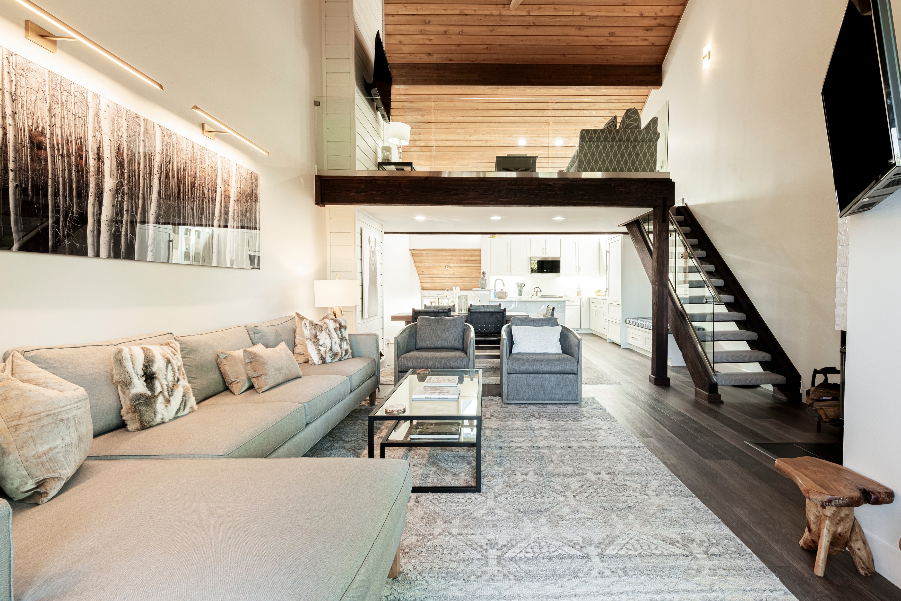 Villa Safran Empire Park City: Spacious 3-Bedroom Townhouse with Hot Tub and Fireplace, Park City