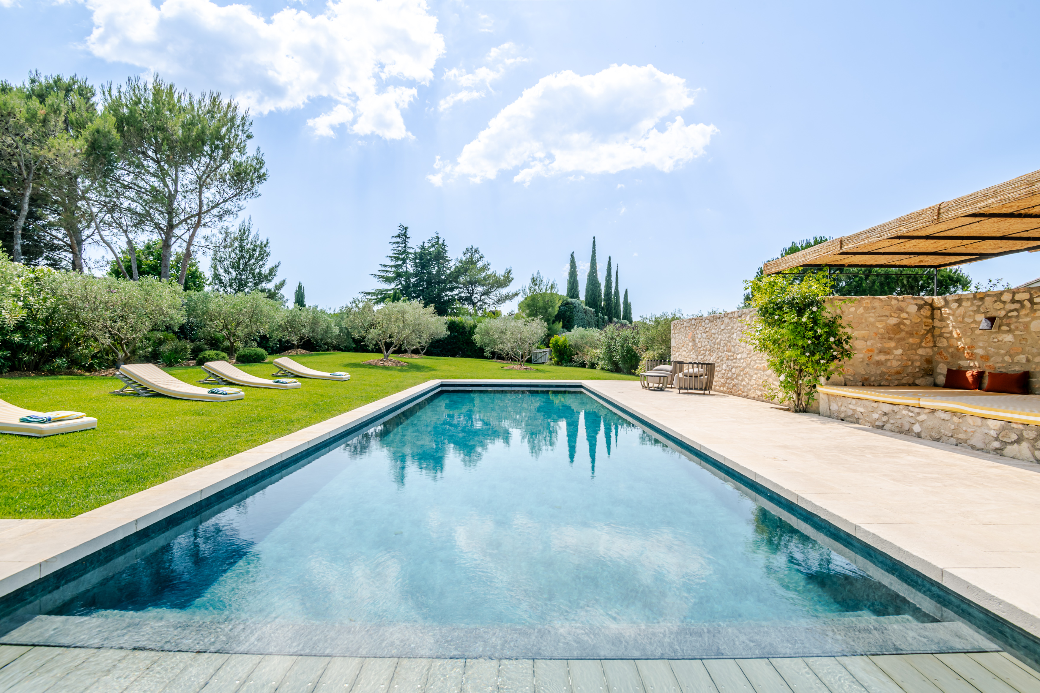 Villa Safran Eygalières Arles: Luxury 4-Bedroom Villa with Heated Pool and EV Charger, Arles Provence