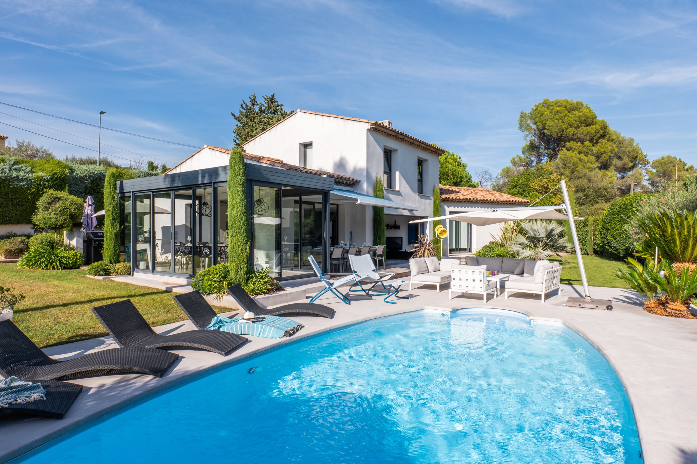 Villa Nacré Fontmerle Antibes: Luxury 4-Bedroom Villa with Private Pool and Spa Near Antibes