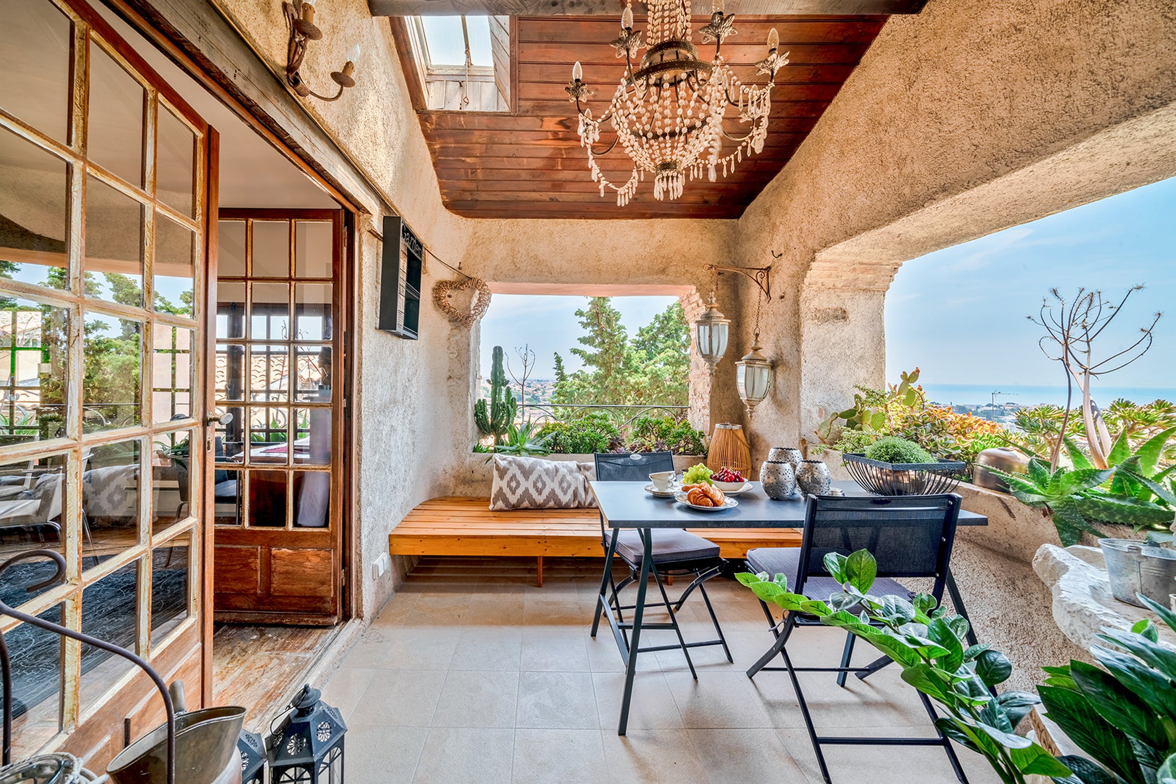 Villa Safran Fontmerle Antibes: Luxury 3-Bedroom Apartment with Sea Views and Private Parking, Antibes