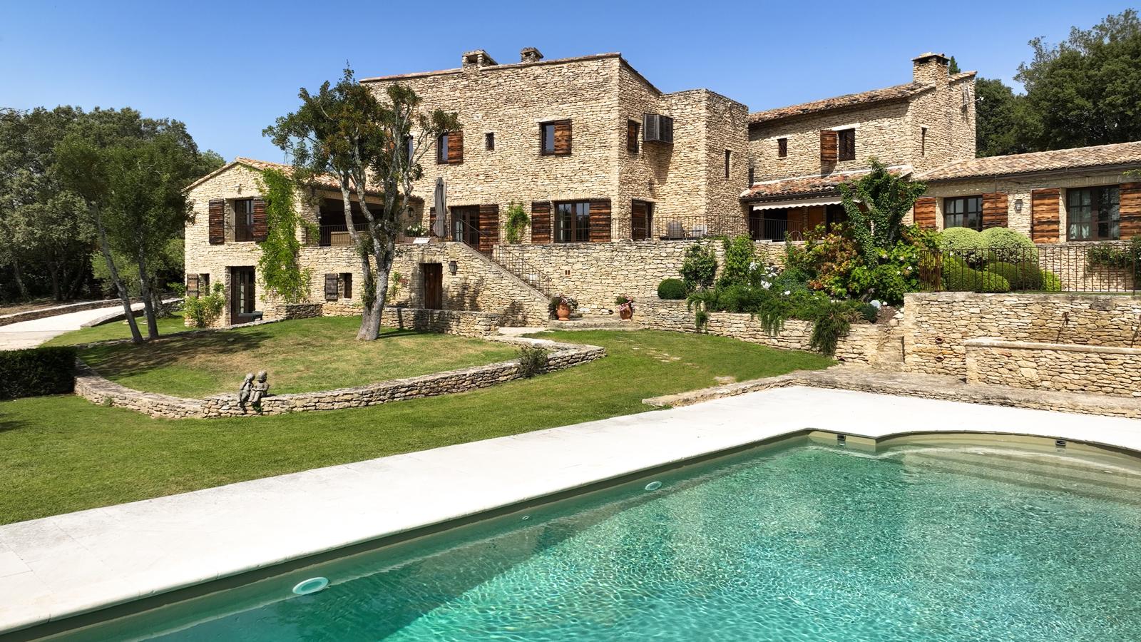 Villa Safran Fontvert Vaucluse: Luxury 7-Bedroom Villa with Private Pool and Air-Con, Vaucluse France