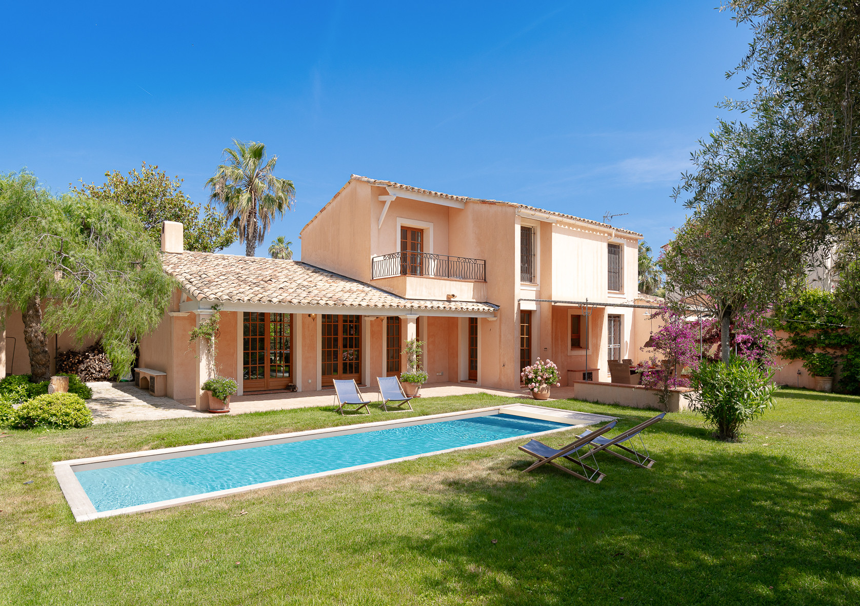 Villa Lavanda Salins Antibes: Luxury 4-Bedroom Villa with Private Pool and Sea Views, Antibes