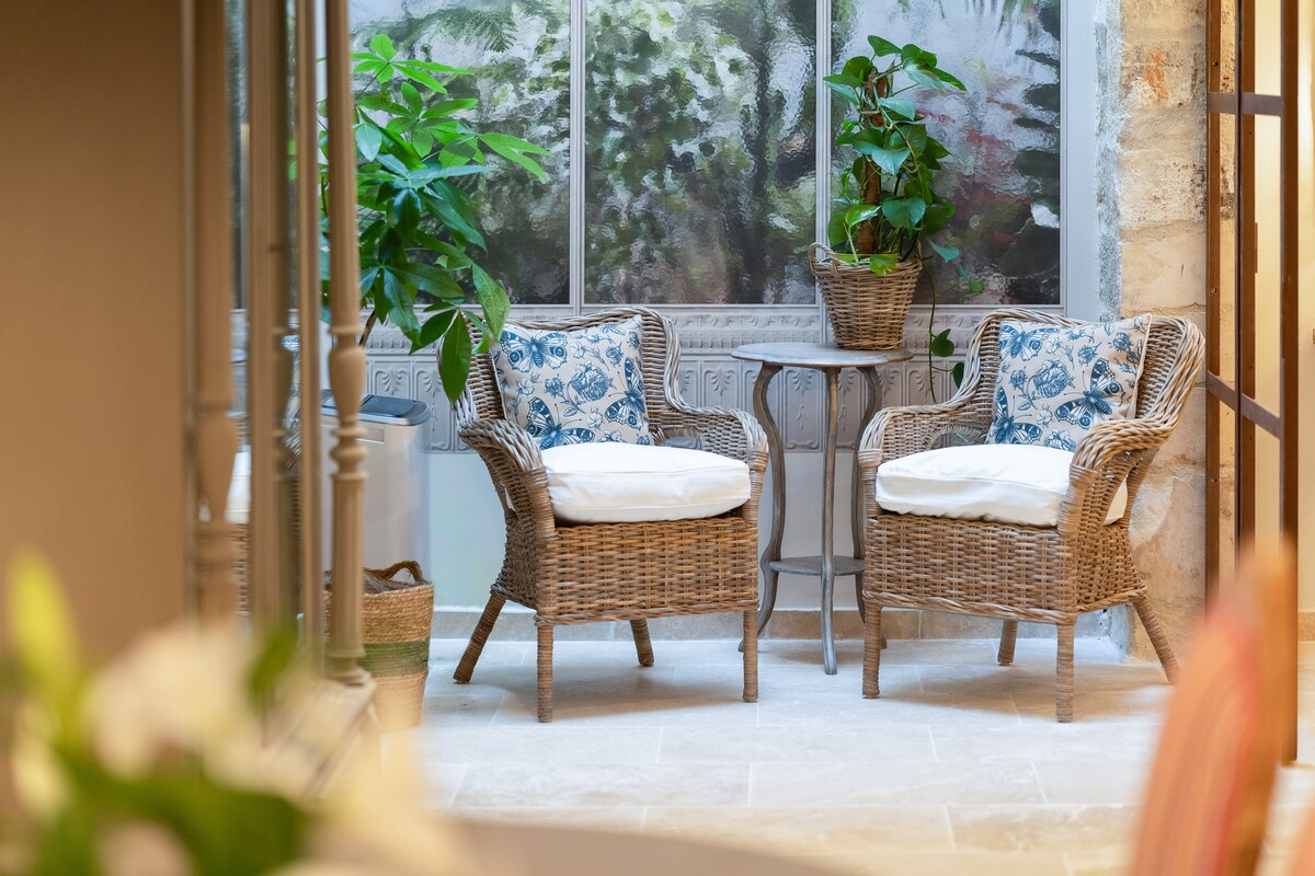 Villa Safran Glanum Arles: Luxury 2-Bedroom Apartment with Spa and Private Parking, Saint-Rémy-de-Provence