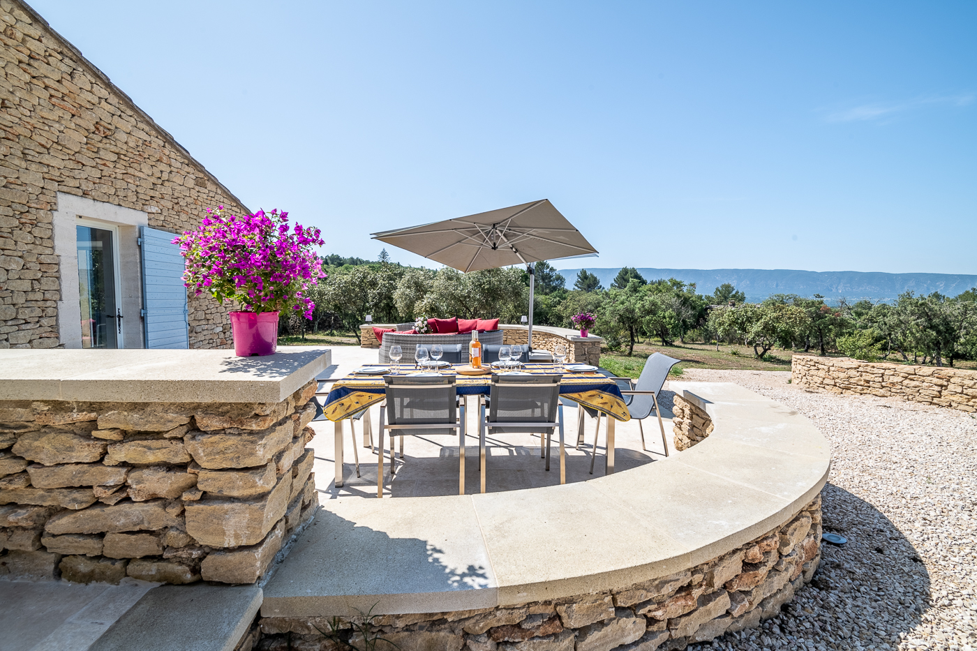 Villa Étang Étang de la Bonde Saint-Rémy-de-Provence: Luxury 3-Bedroom Villa with Private Pool and Air-Con, Saint-Rémy-de-Provence