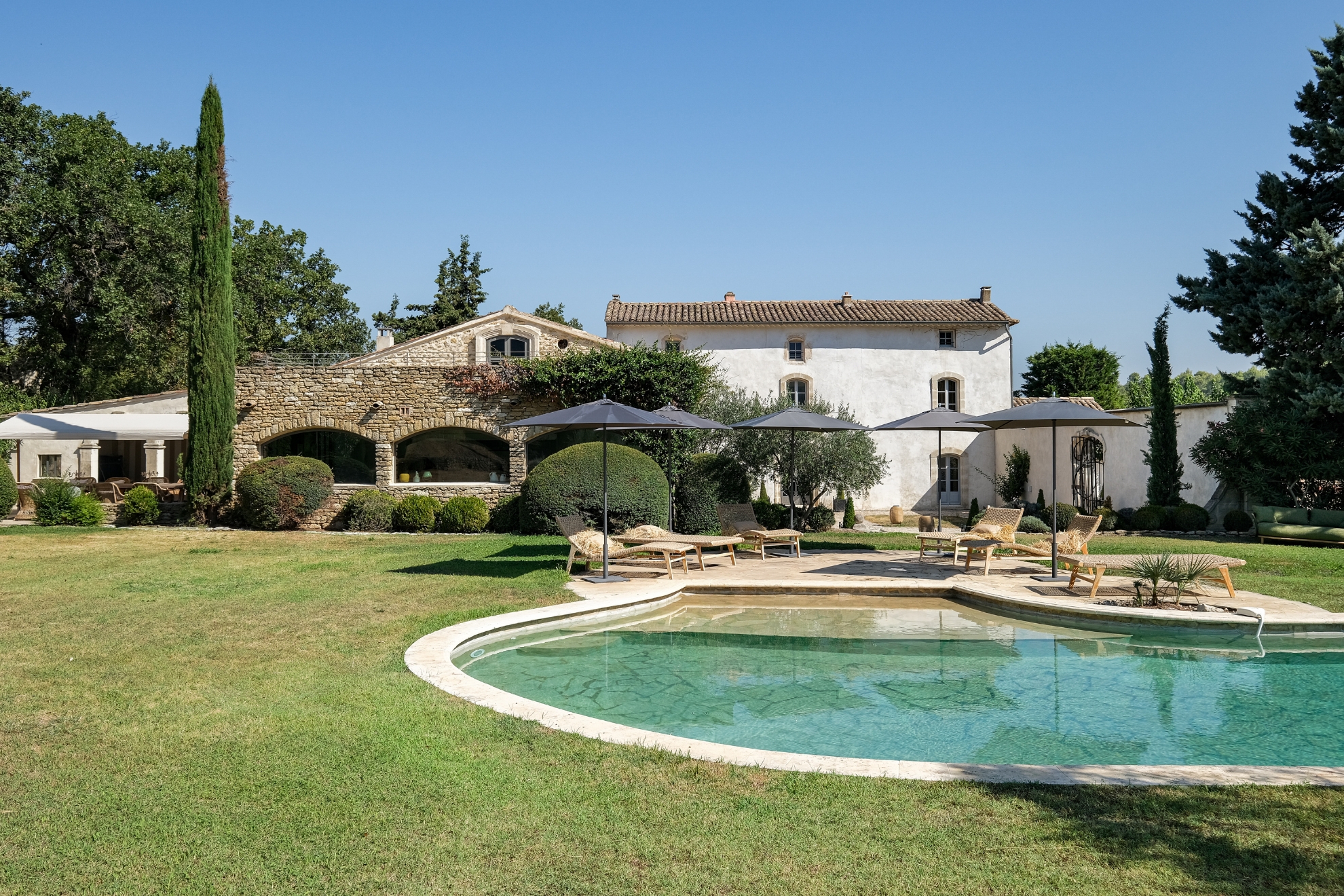 Villa Dorado Mas d’Escattes Saint-Rémy-de-Provence: Luxury 7-Bedroom Villa with Pool and Spa in Saint-Rémy-de-Provence