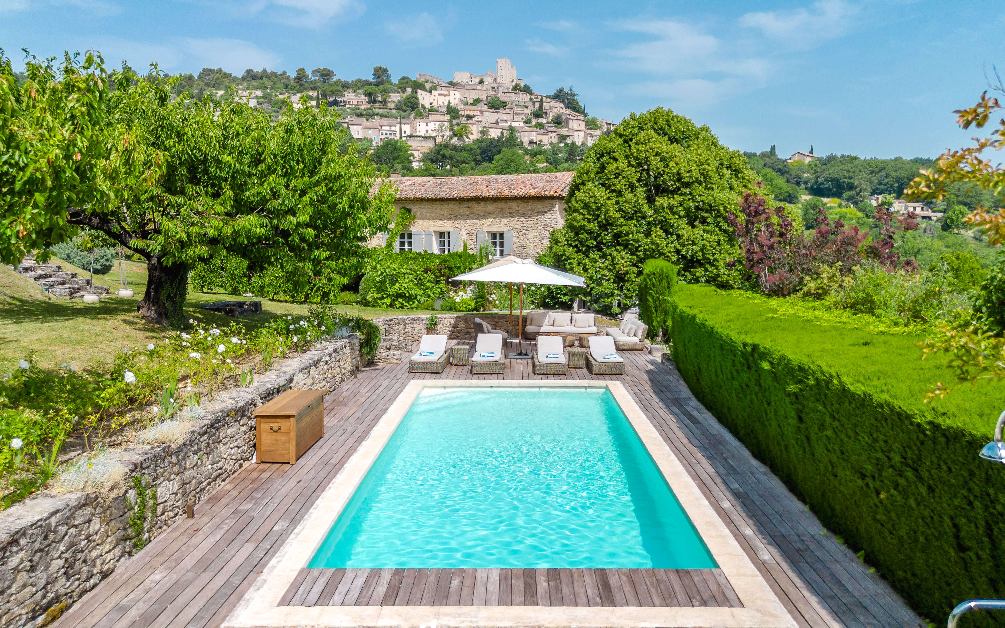 Villa Safran Gordes Vaucluse: Luxury 5-Bedroom Villa with Private Pool and Tennis Court, Vaucluse Provence