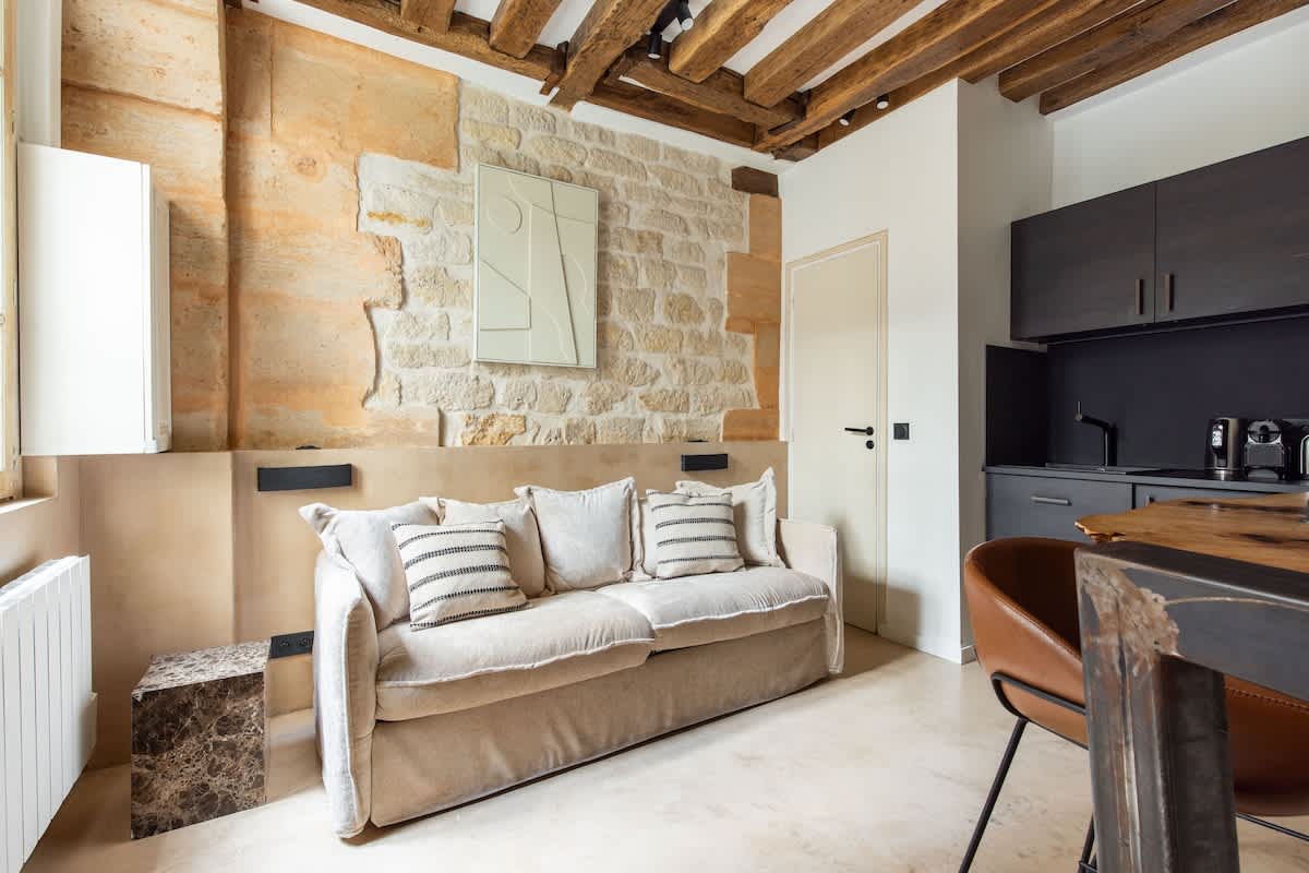 Villa Safran Hôtel-de-Ville Paris: Luxury 1-Bedroom Villa with Spa Sauna in Le Marais, Paris