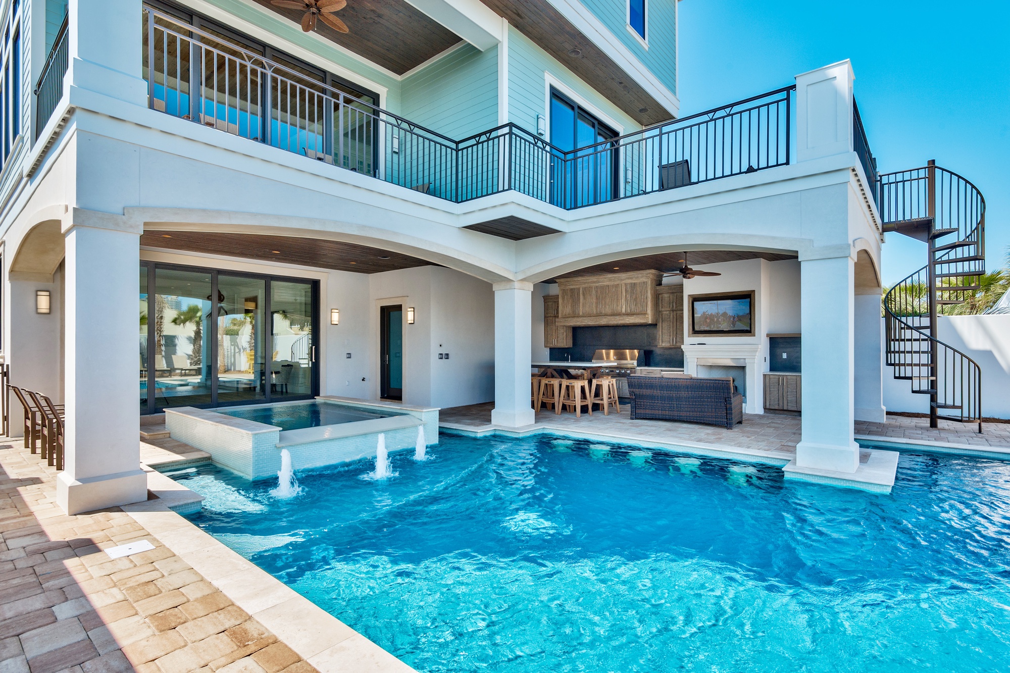 Villa Safran Inlet Santa Rosa: Luxury 12-Bedroom Villa with Pool and Hot Tub, Walton County Florida