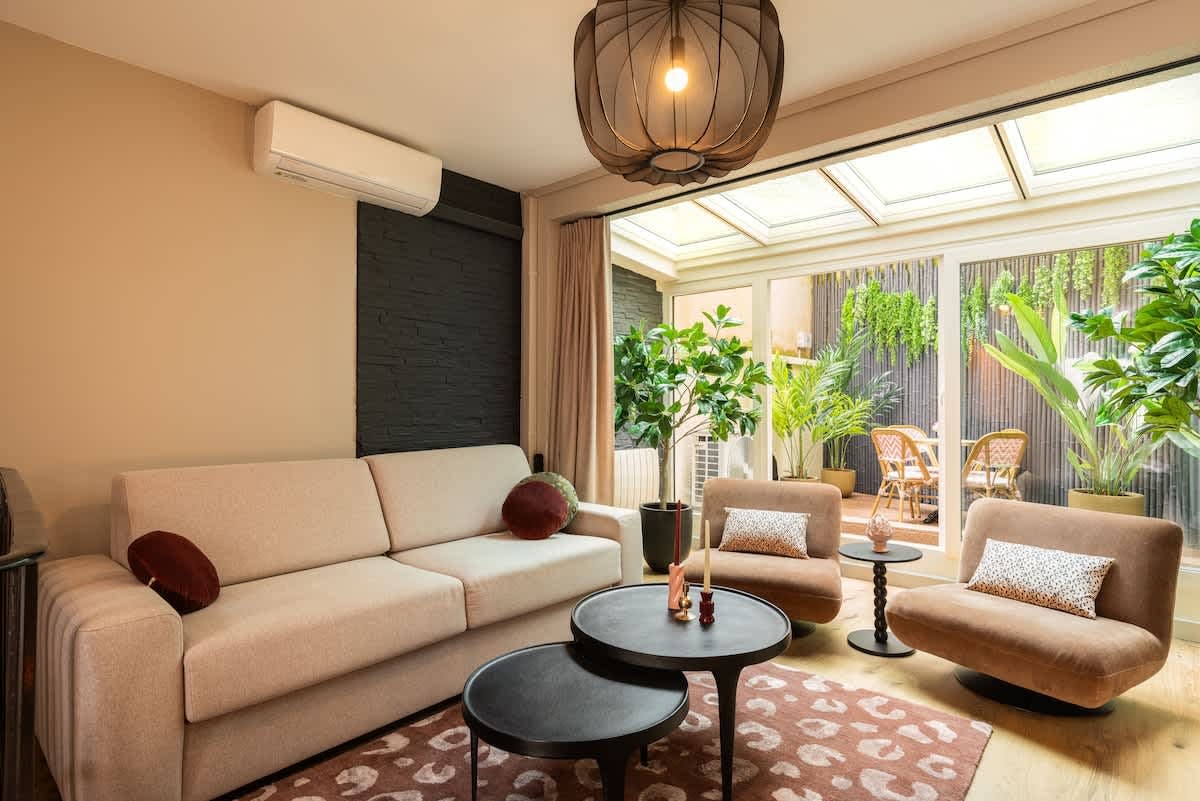 Villa Clarté Rue de la Chaussée d’Antin Eiffel Tower: Stylish 1-Bedroom Loft Rental with Private Patio near Eiffel Tower, Paris
