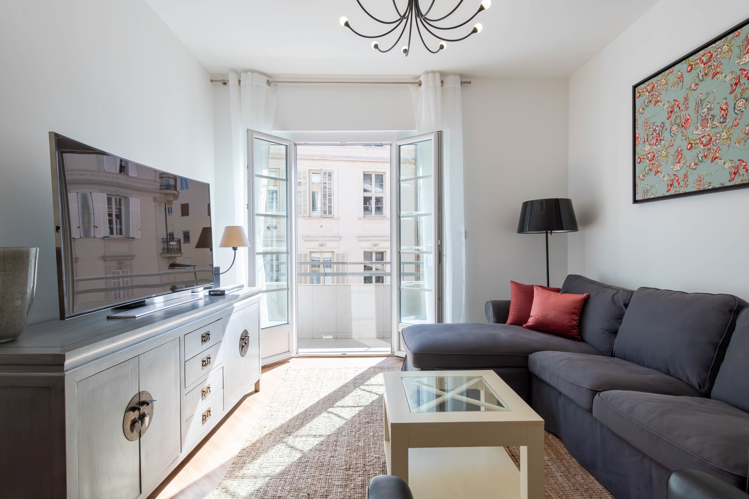 Villa Souest Boulevard Carnot Cannes: Luxury 3-Bedroom Apartment with Sea View and Private Parking, Cannes