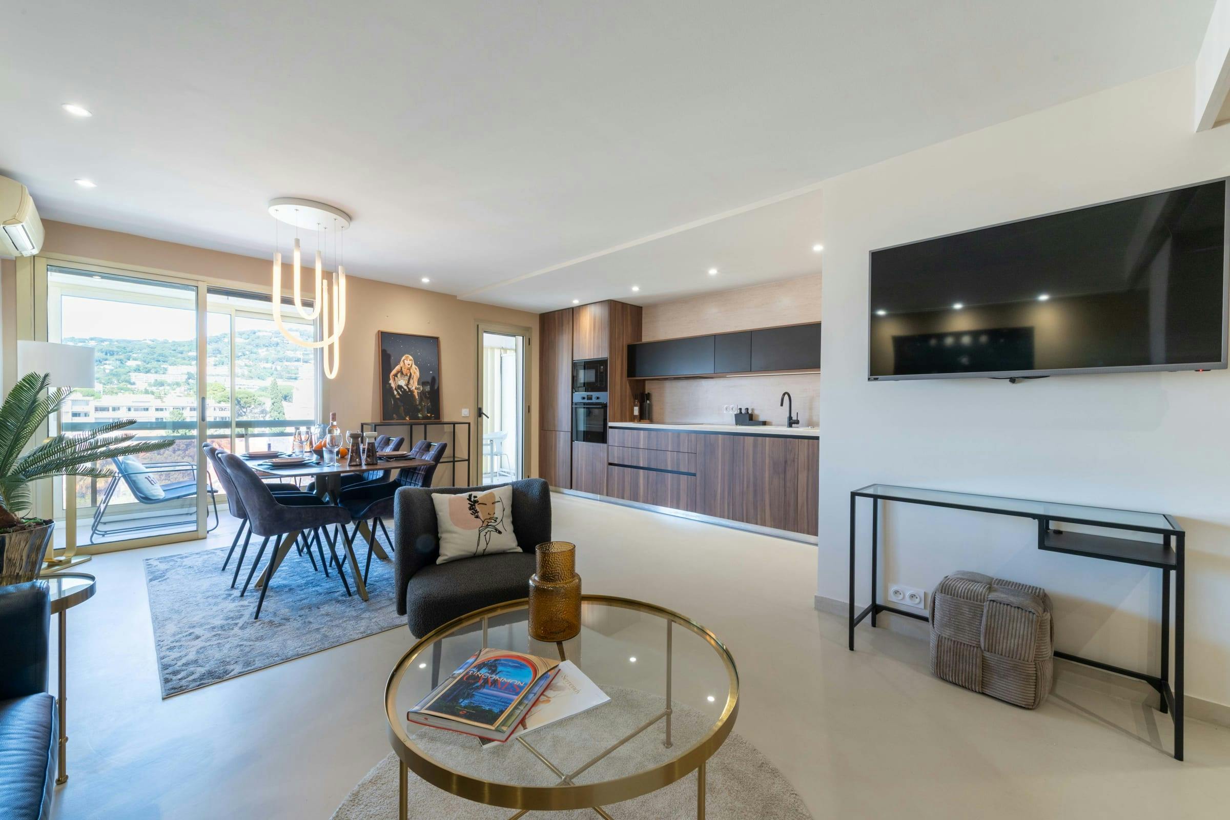 Villa Crepúsculo Rue Hoche Cannes: Luxury 2-Bedroom Villa with Spa and Air Conditioning, Cannes